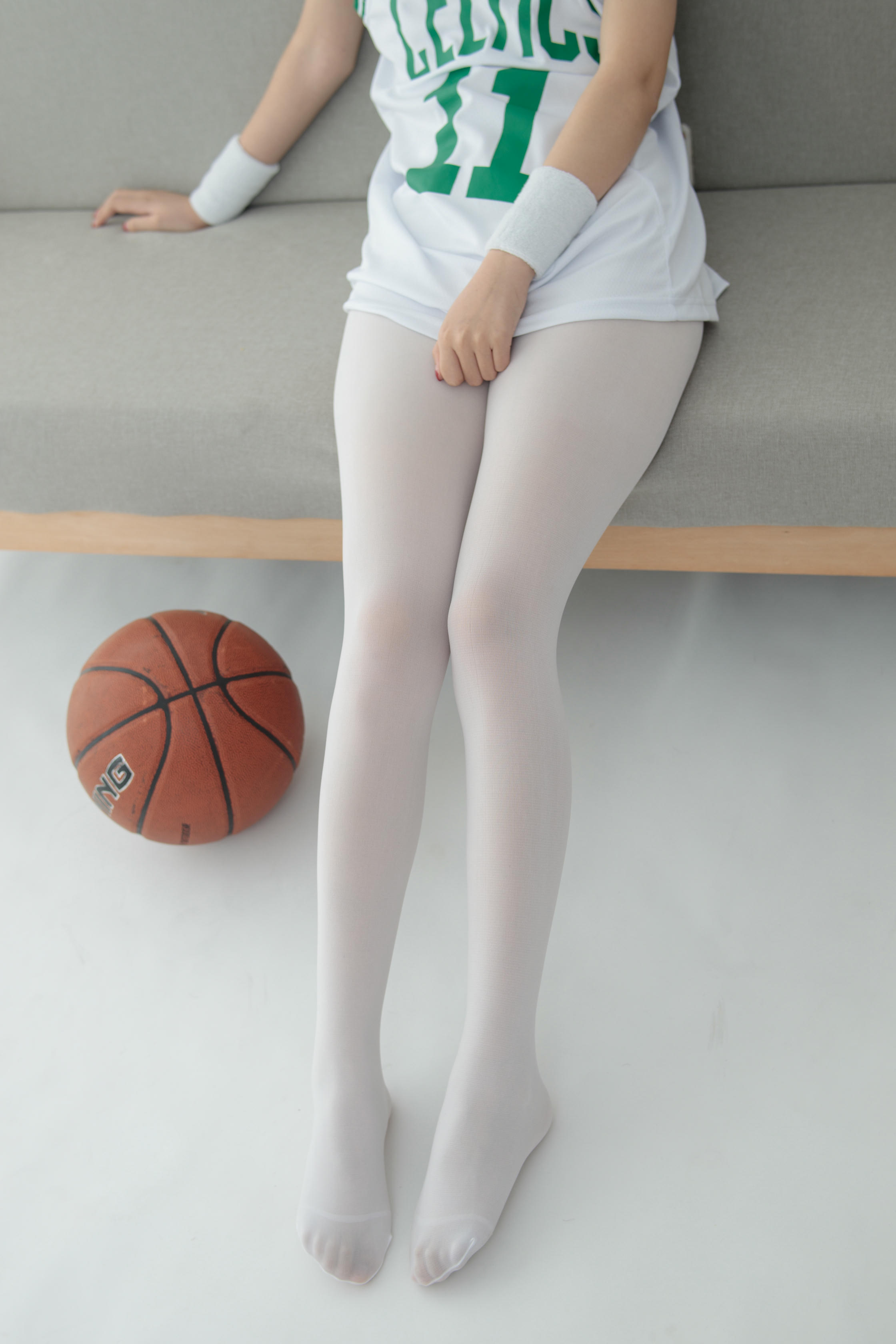 森萝财团 JKFUN-044 卉子 80D白丝与篮球无关 R16 [60P+1V／2.75GB]_第1集