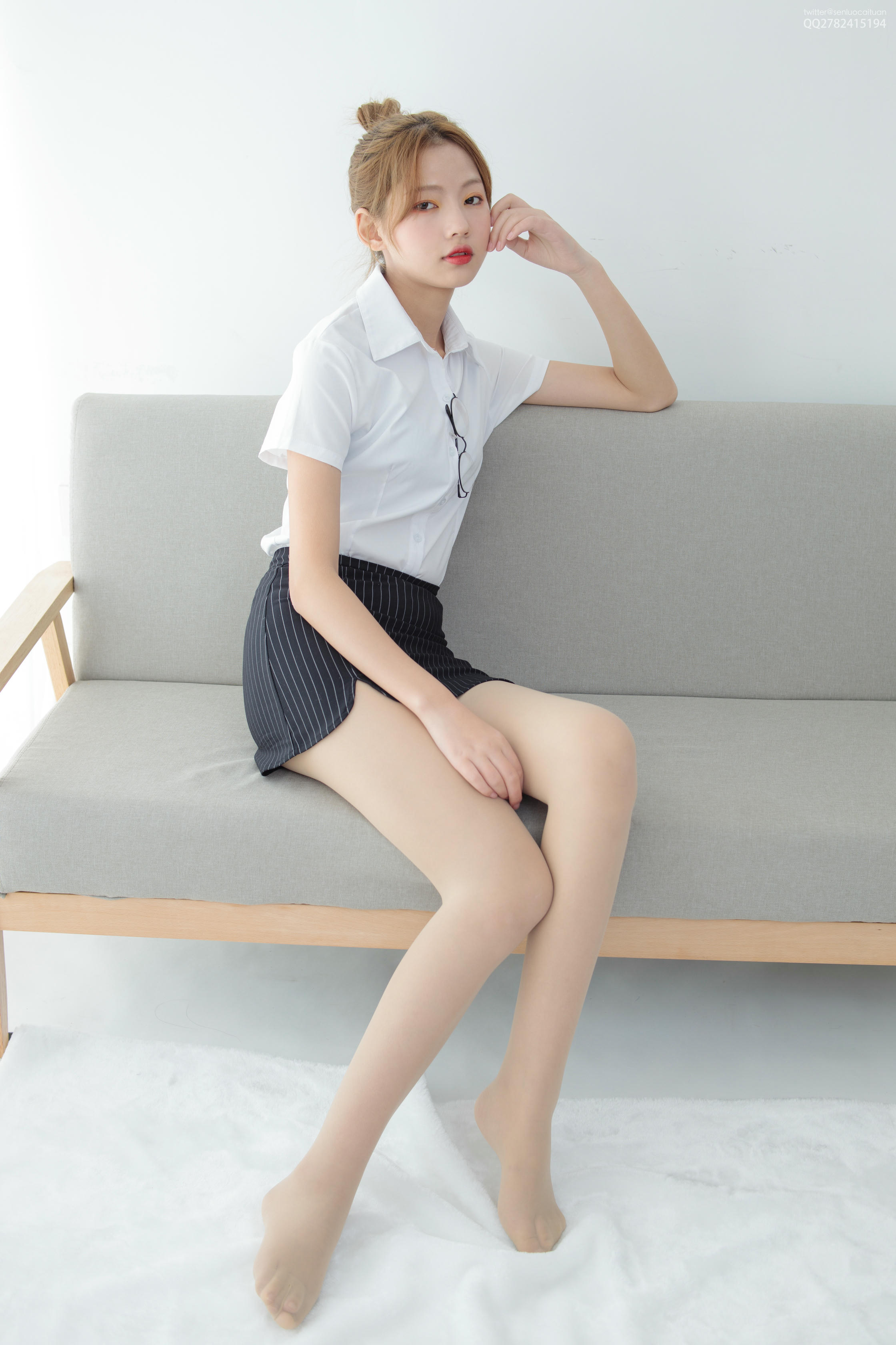 森萝财团 JKFUN-046 50D肉丝 OL一定要搭配眼镜 [63P+1V／1.26G]_第1集