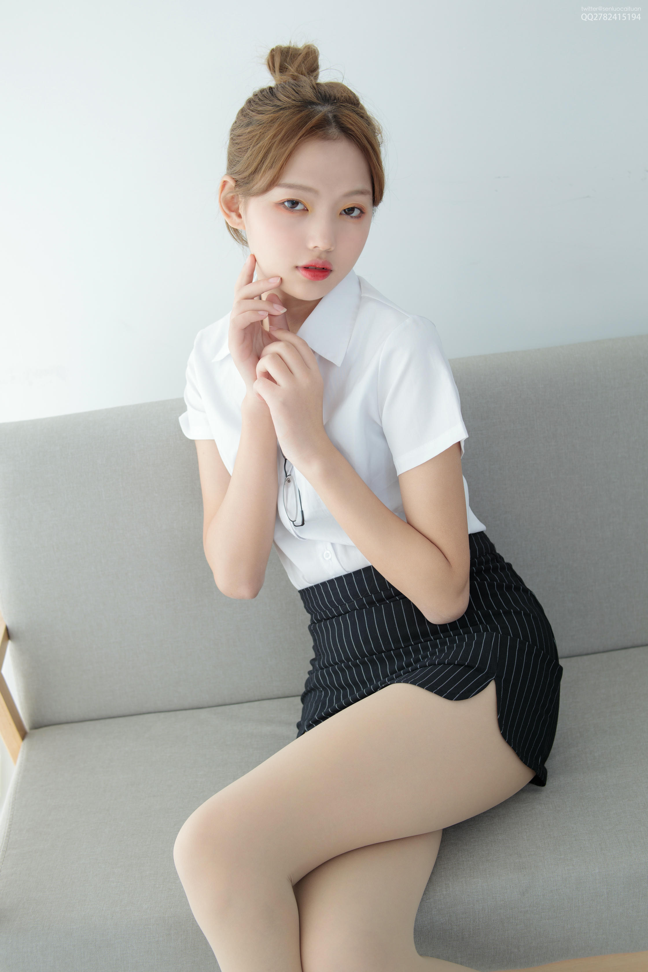 森萝财团 JKFUN-046 50D肉丝 OL一定要搭配眼镜 [63P+1V／1.26G]_第2集