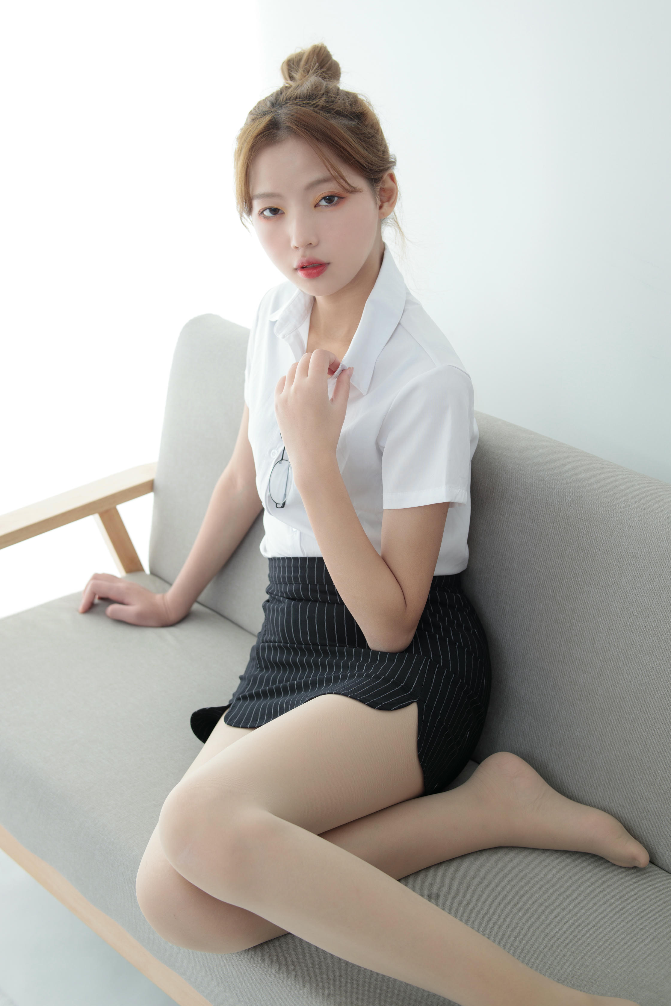 森萝财团 JKFUN-046 50D肉丝 OL一定要搭配眼镜 [63P+1V／1.26G]_第2集