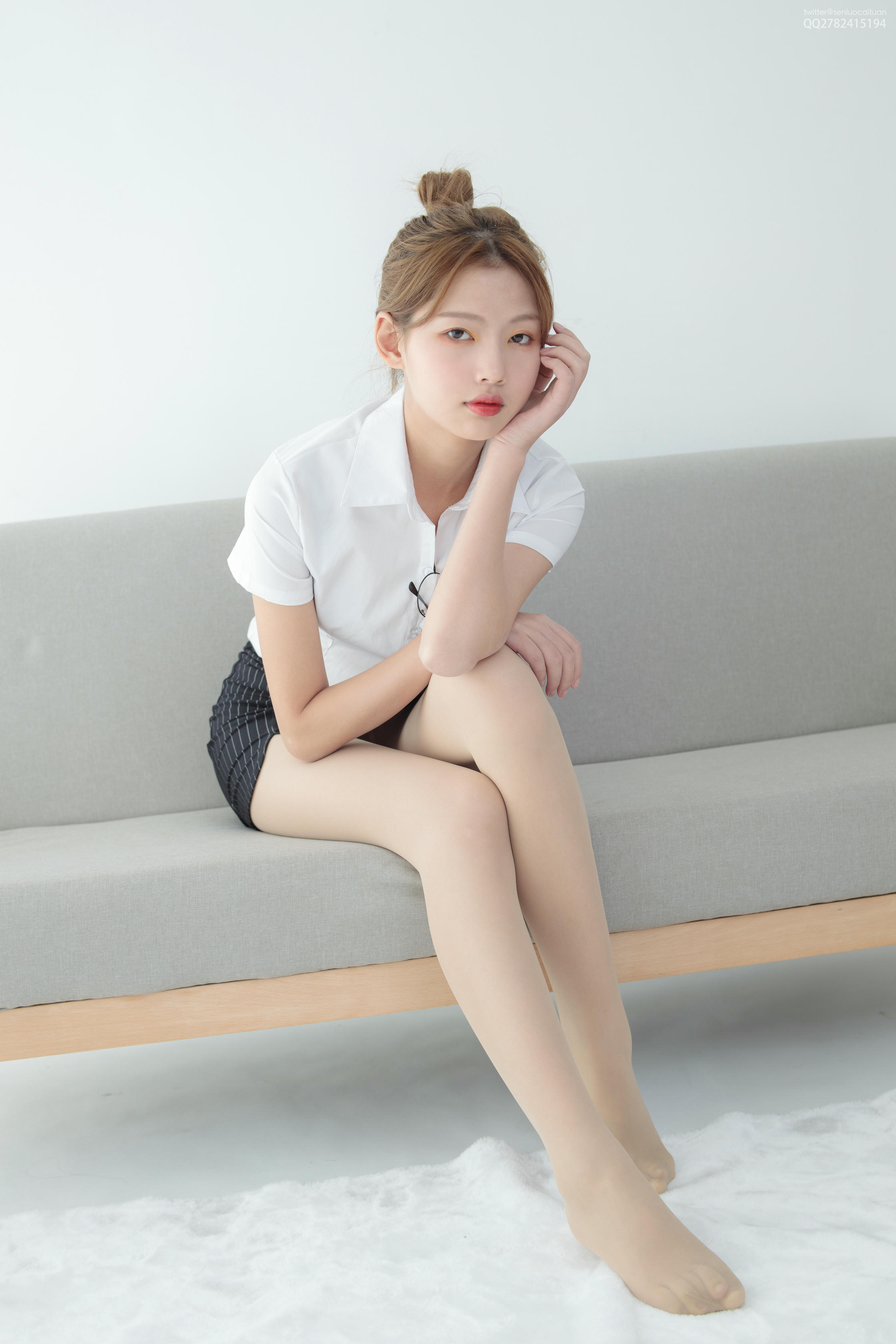 森萝财团 JKFUN-046 50D肉丝 OL一定要搭配眼镜 [63P+1V／1.26G]_第2集