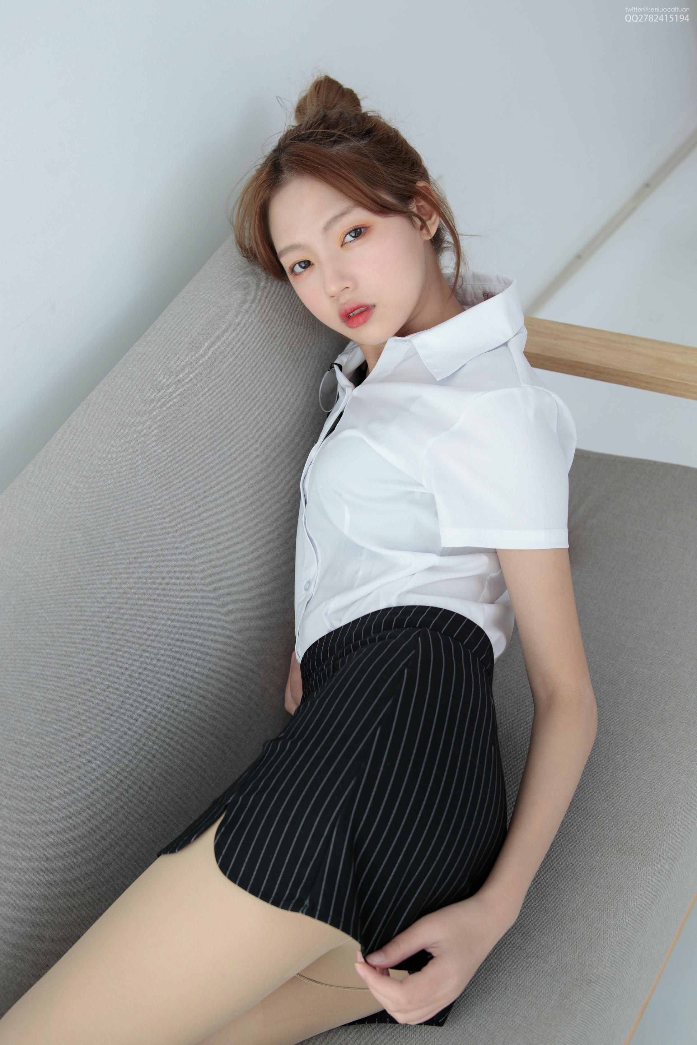 森萝财团 JKFUN-046 50D肉丝 OL一定要搭配眼镜 [63P+1V／1.26G]_第3集