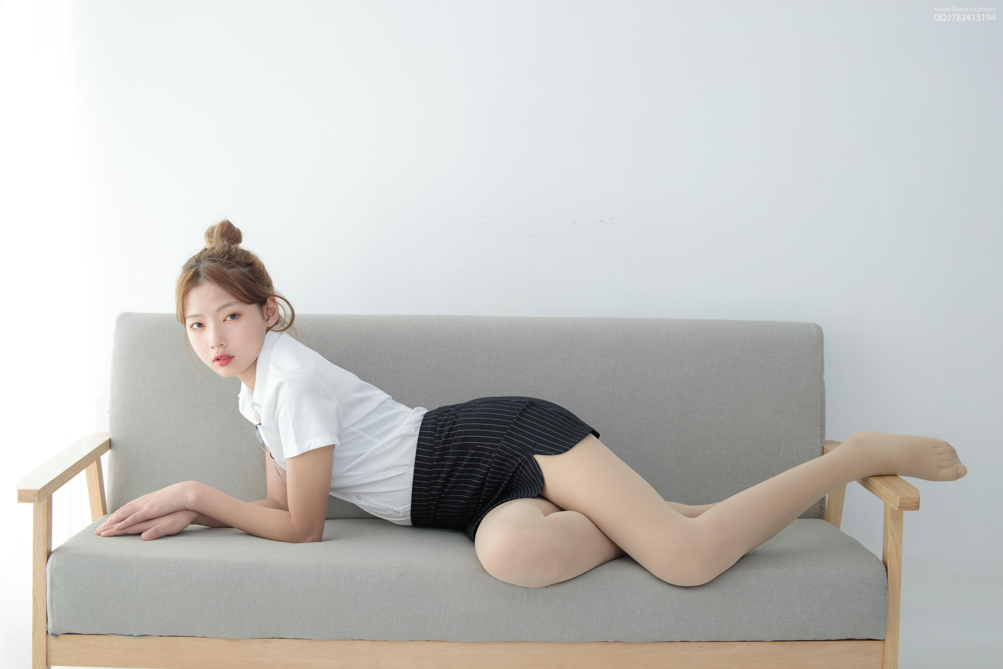 森萝财团 JKFUN-046 50D肉丝 OL一定要搭配眼镜 [63P+1V／1.26G]_第3集