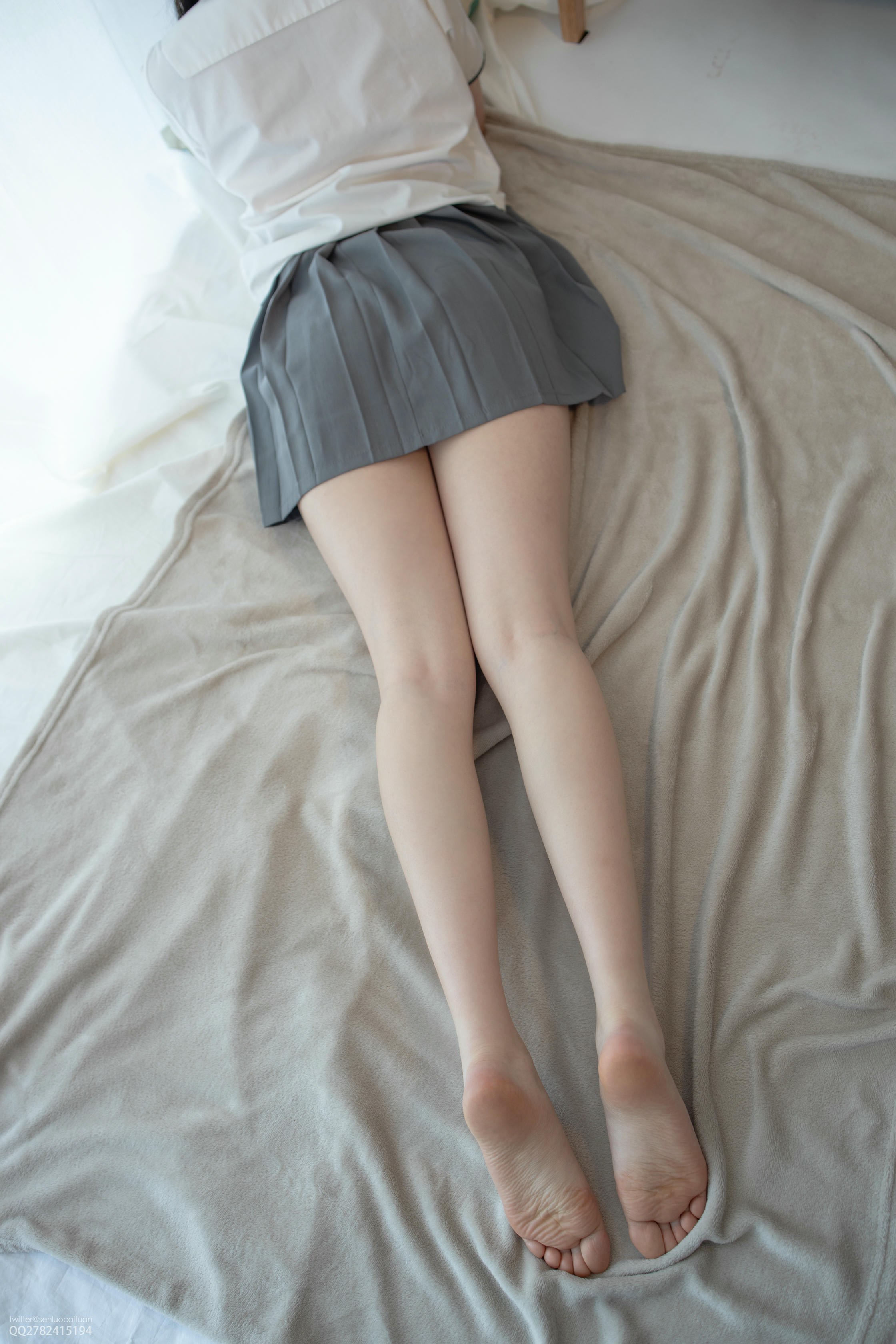 森萝财团 JKFUN-048 Aika 百圆定制1.5-1 JK制服果足 [69P-782M]_第3集