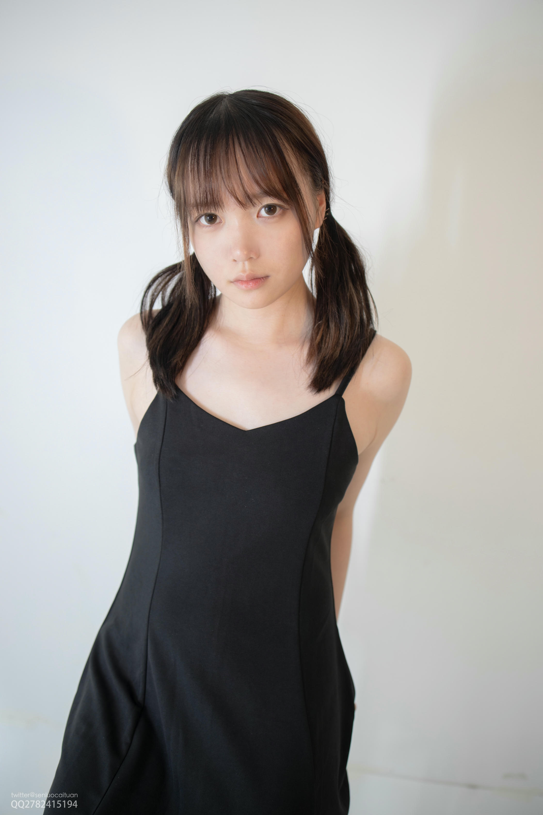 森萝财团 JKFUN-049 Aika 百圆定制1.5-2 高跟鞋果足 [67P+1V-1.23G]_第1集