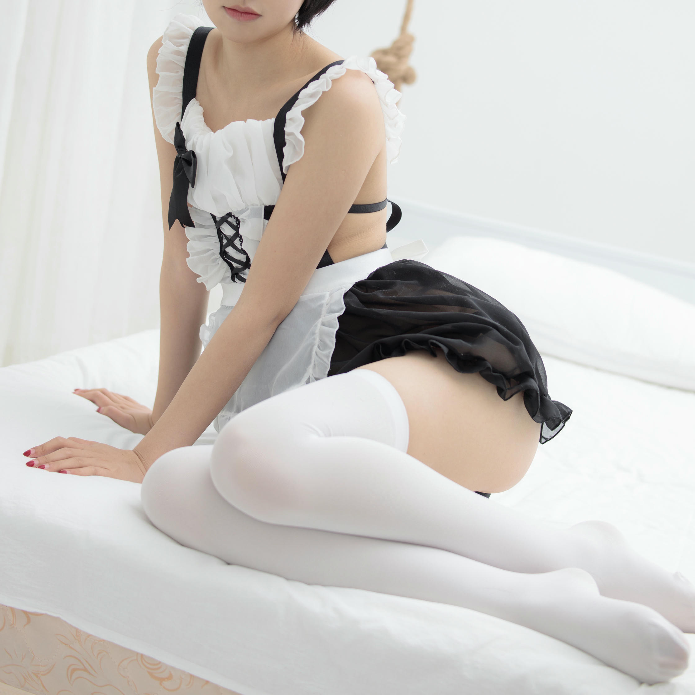 森萝财团 JKFUN-056 卉子 80D白色过膝袜 湿气很重的白色房间 [105P+1V／3.63G]_第4集