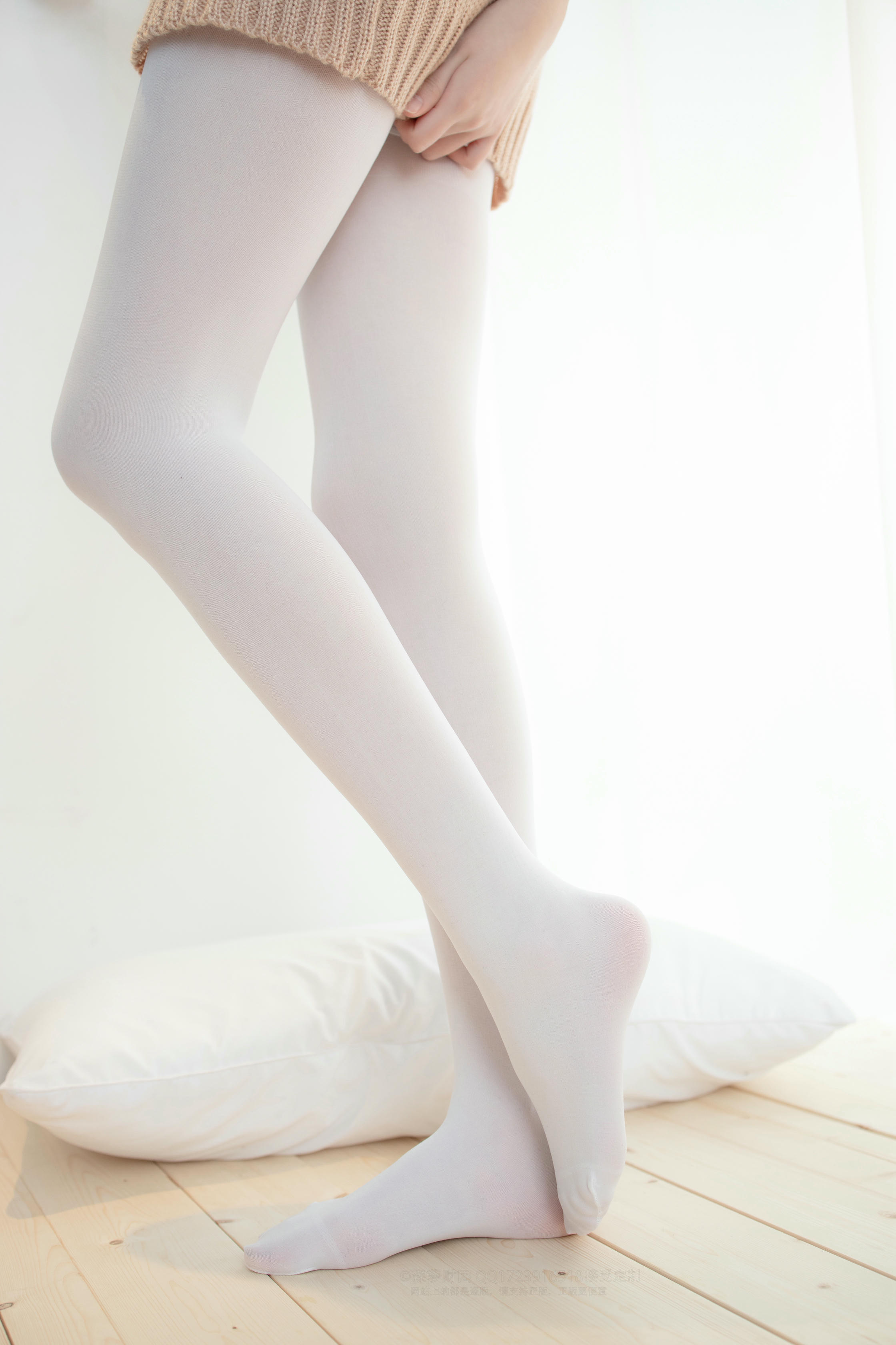 森萝财团 LOVEPLUS-004 露背毛衣80D白丝 [97P1V-2.40GB]_第5集