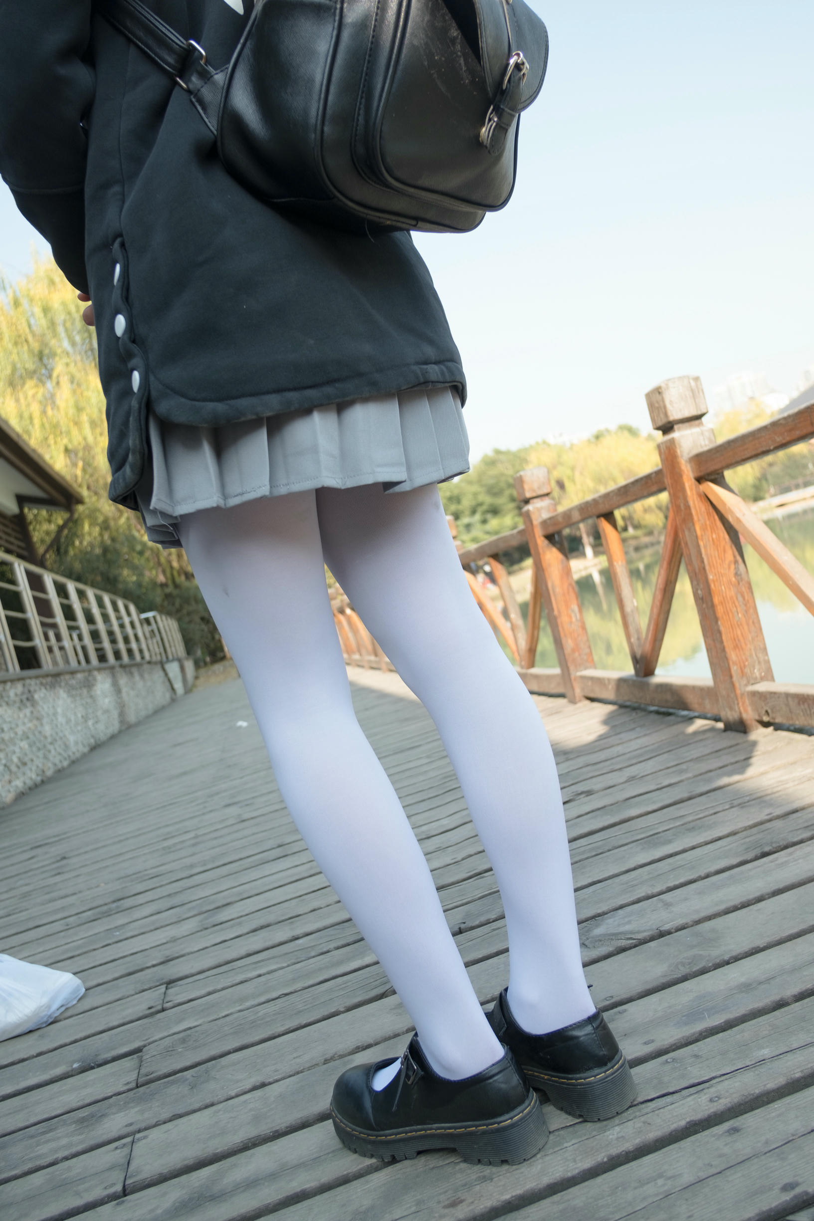 森萝财团 BETA-012 户外丝足秀 [63P-407MB]_第2集