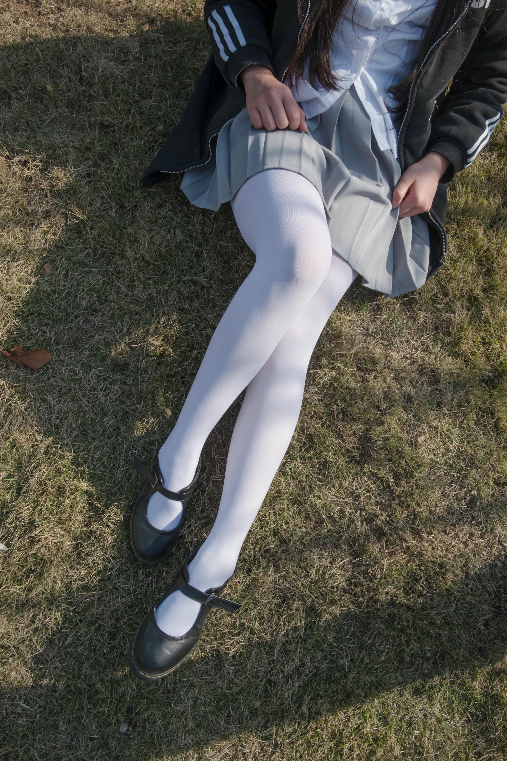 森萝财团 BETA-012 户外丝足秀 [63P-407MB]_第1集