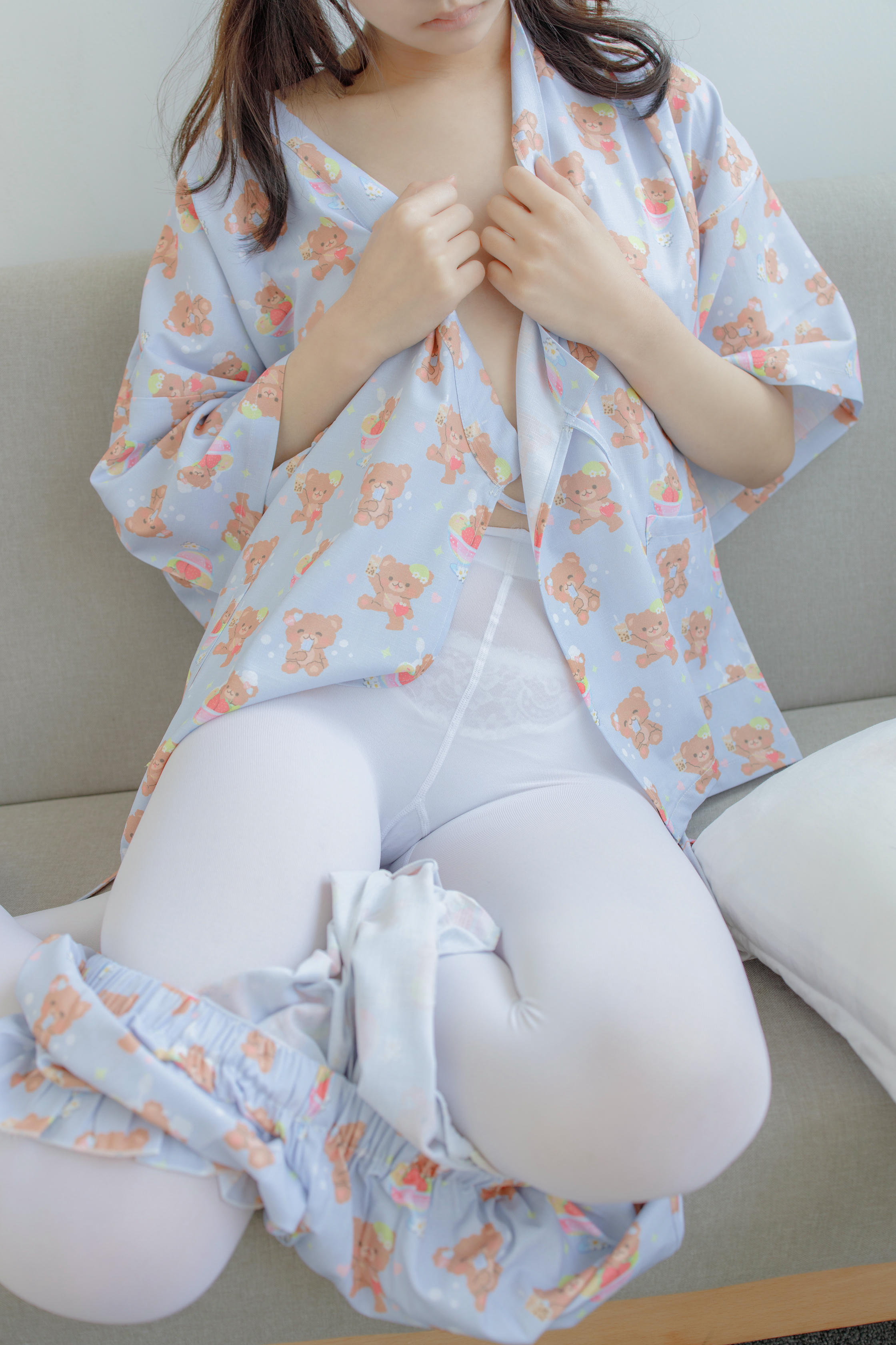 森萝财团 NO.344 内部-006 沙发上诱人的白丝美少女 [113P1V3.61G]_第3集
