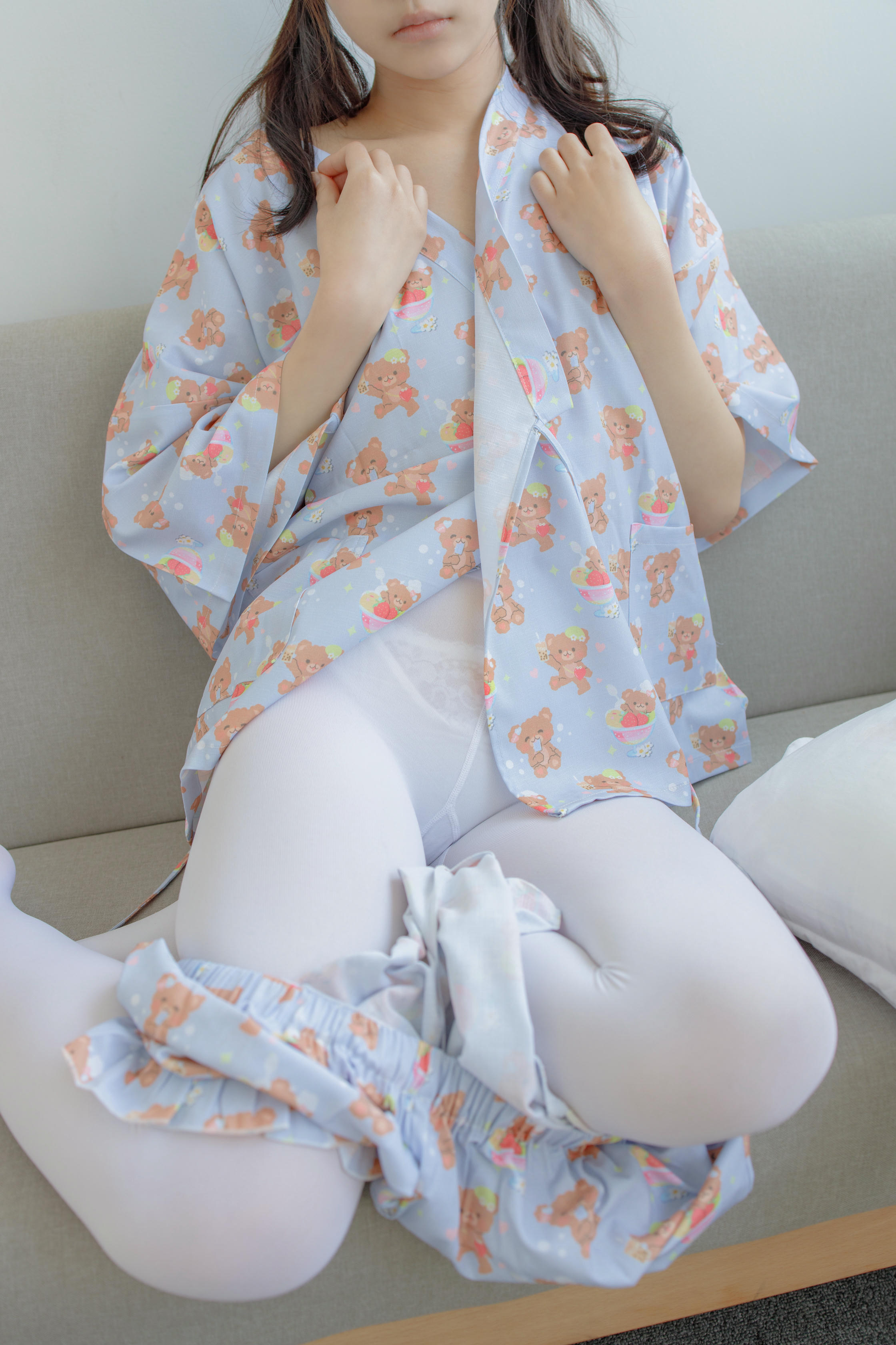 森萝财团 NO.344 内部-006 沙发上诱人的白丝美少女 [113P1V3.61G]_第3集