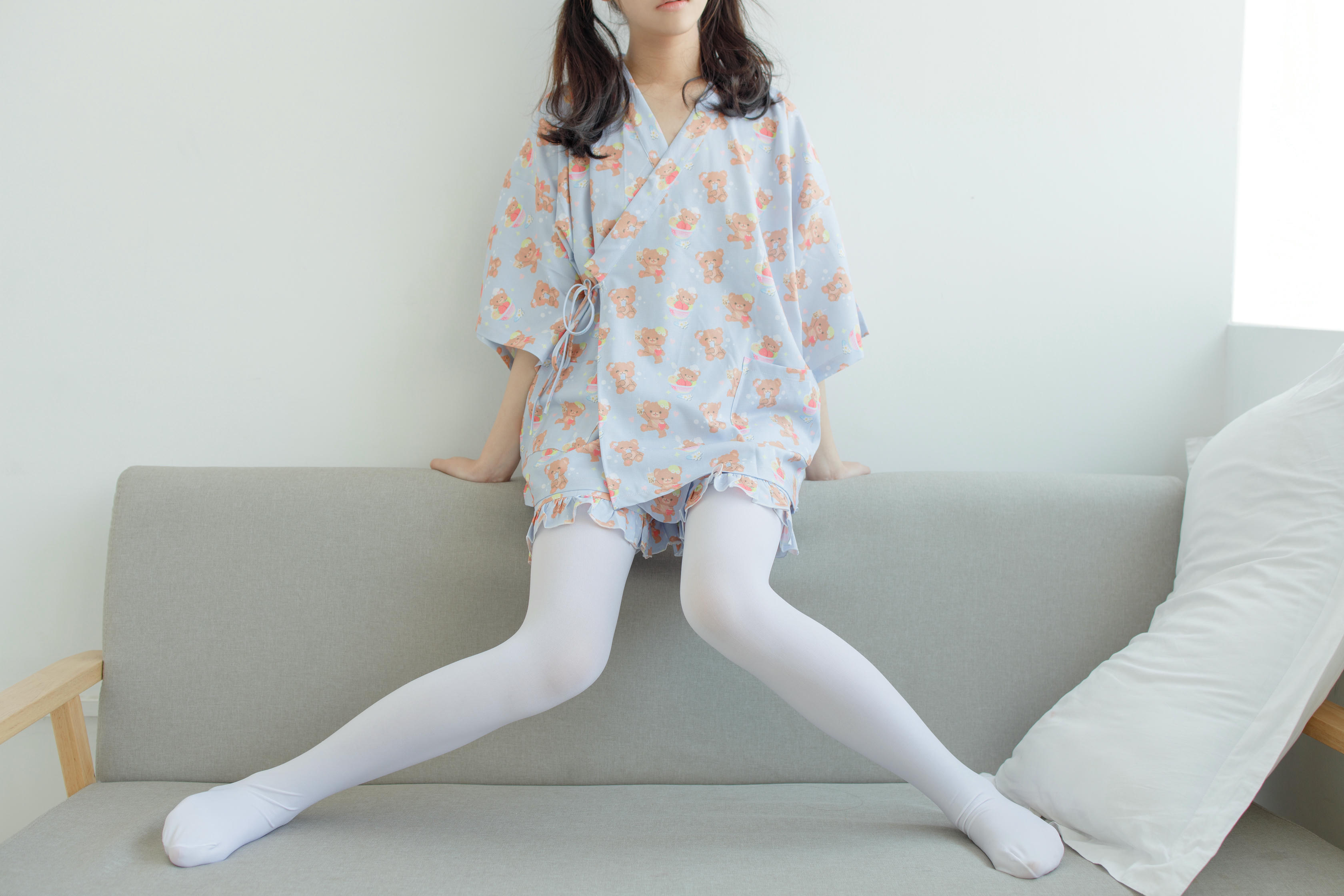 森萝财团 NO.344 内部-006 沙发上诱人的白丝美少女 [113P1V3.61G]_第5集