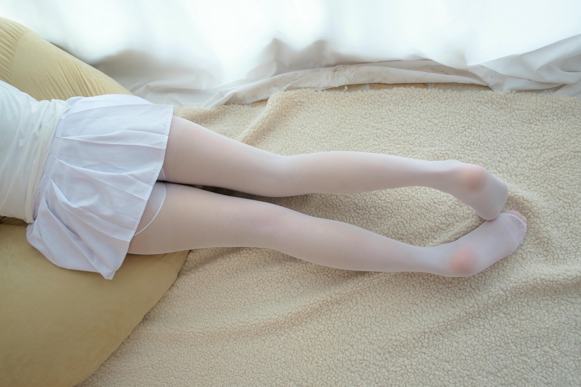 森萝财团 R15-006 水嫩嫩的白丝美足 [71P-408MB]_第1集