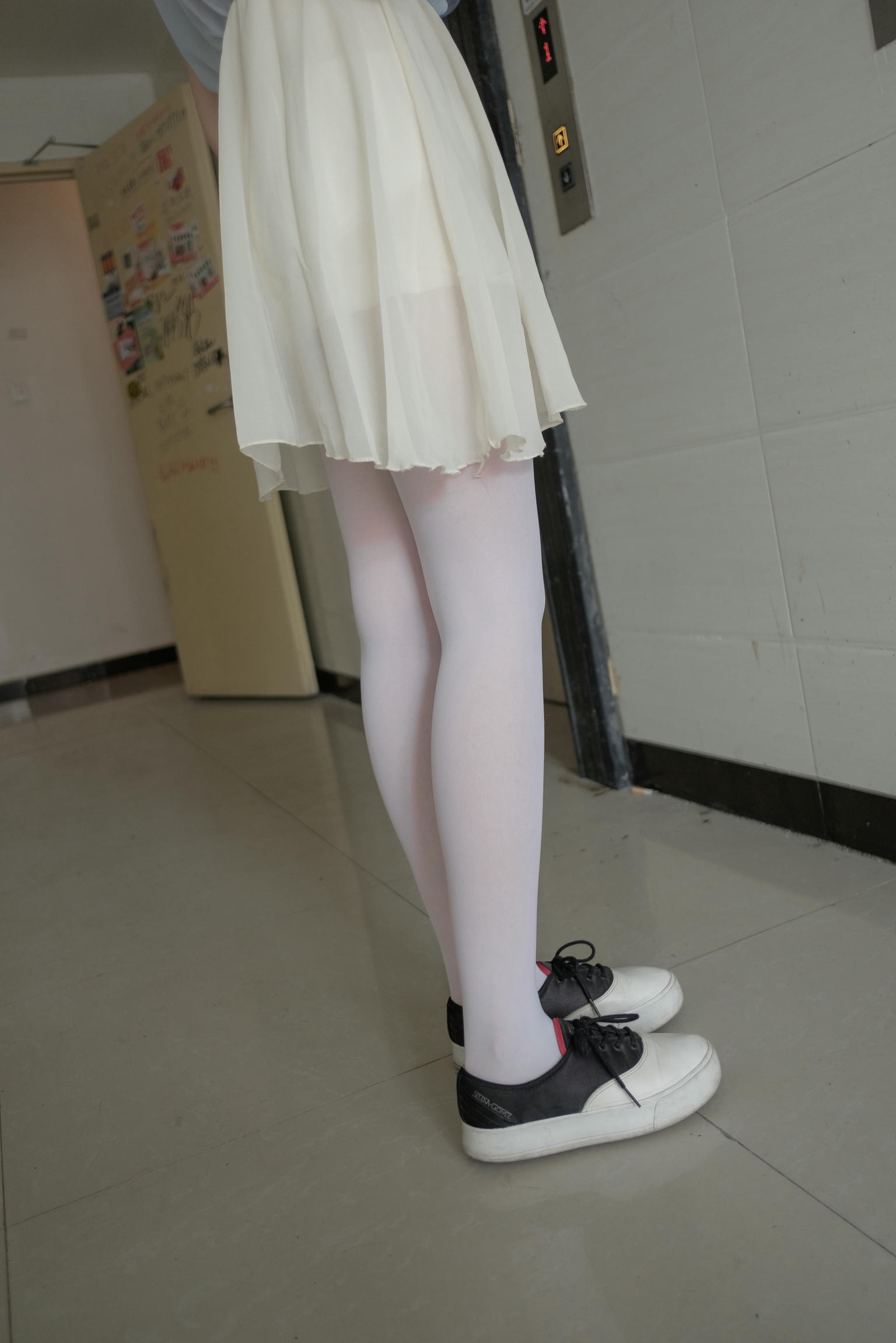 森萝财团 R15-007 窗台上的薄纱少女 [83P-520MB]_第3集