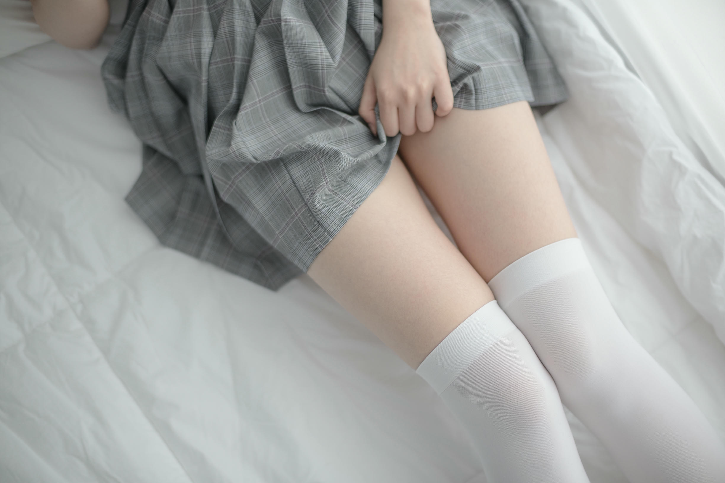 森萝财团 R15-009 床上JK白丝 [84P-402MB]_第2集