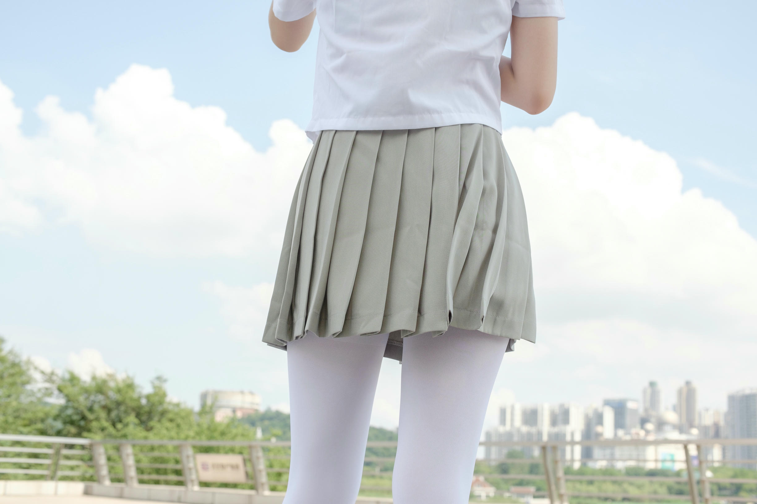 森萝财团 R15-026 JK白丝户外 [79P-426MB]_第1集