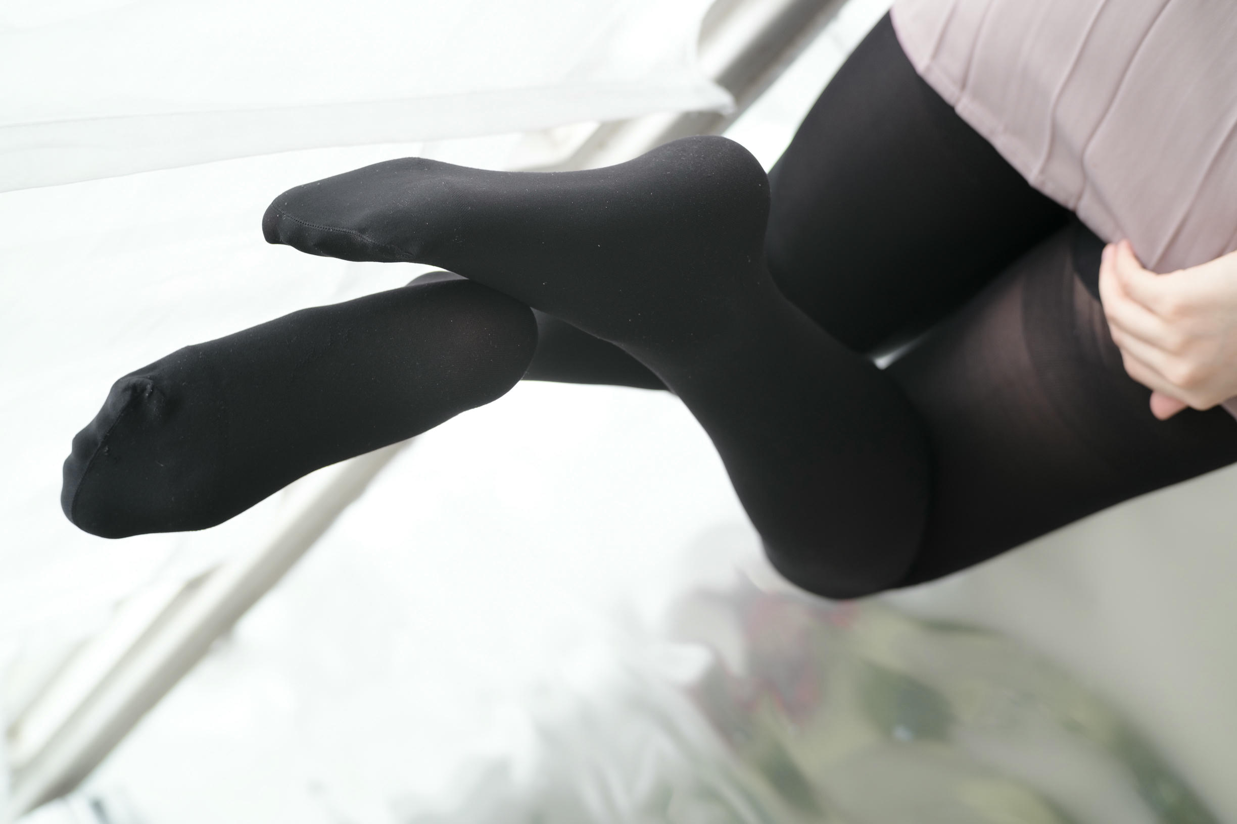 森萝财团 R15-029 慢慢脱下你的黑丝 [78P-417MB]_第2集