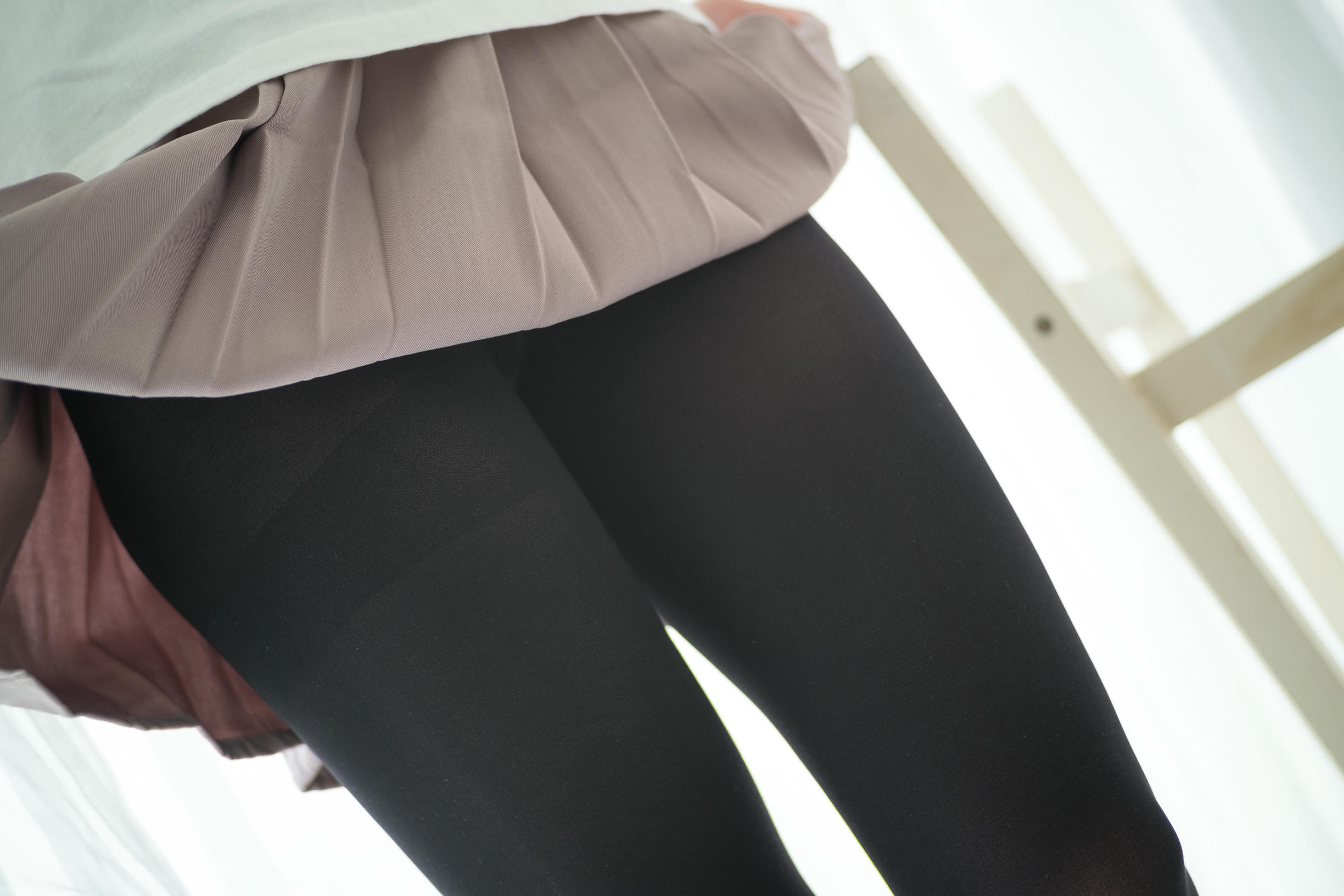 森萝财团 R15-029 慢慢脱下你的黑丝 [78P-417MB]_第3集