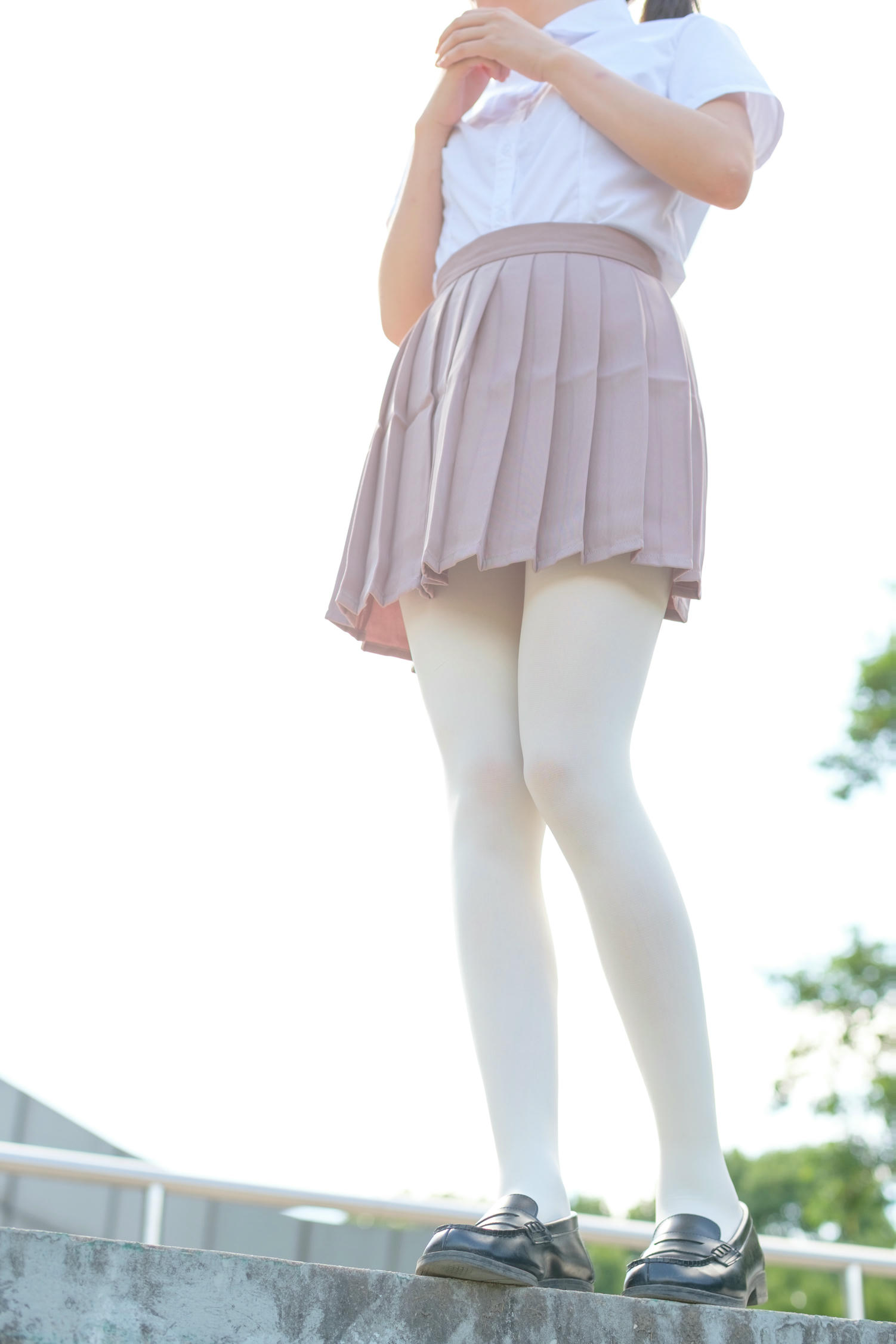 森萝财团 R15-030 操场上的白丝 [67P-416MB]_第1集