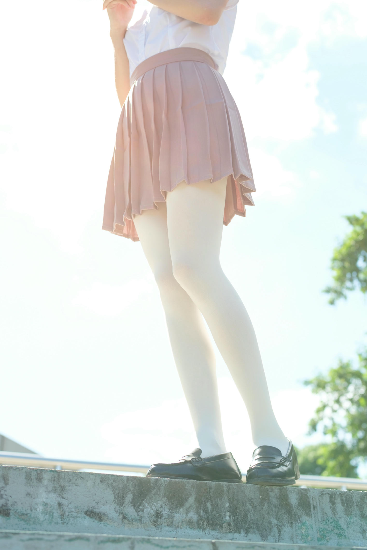 森萝财团 R15-030 操场上的白丝 [67P-416MB]_第1集