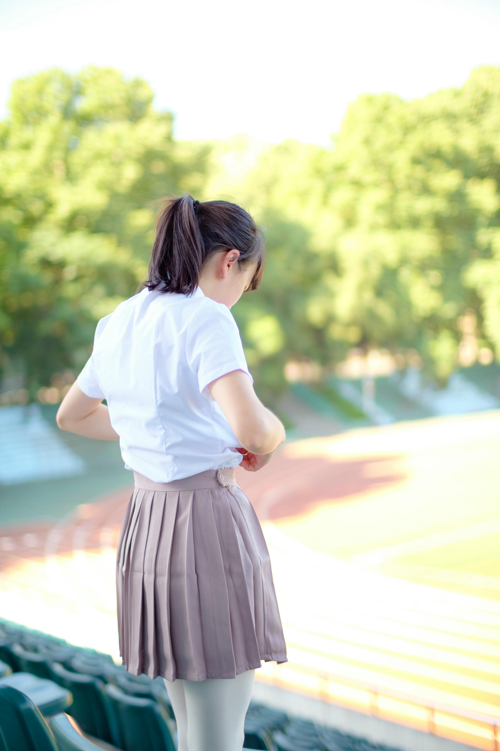 森萝财团 R15-030 操场上的白丝 [67P-416MB]_第1集