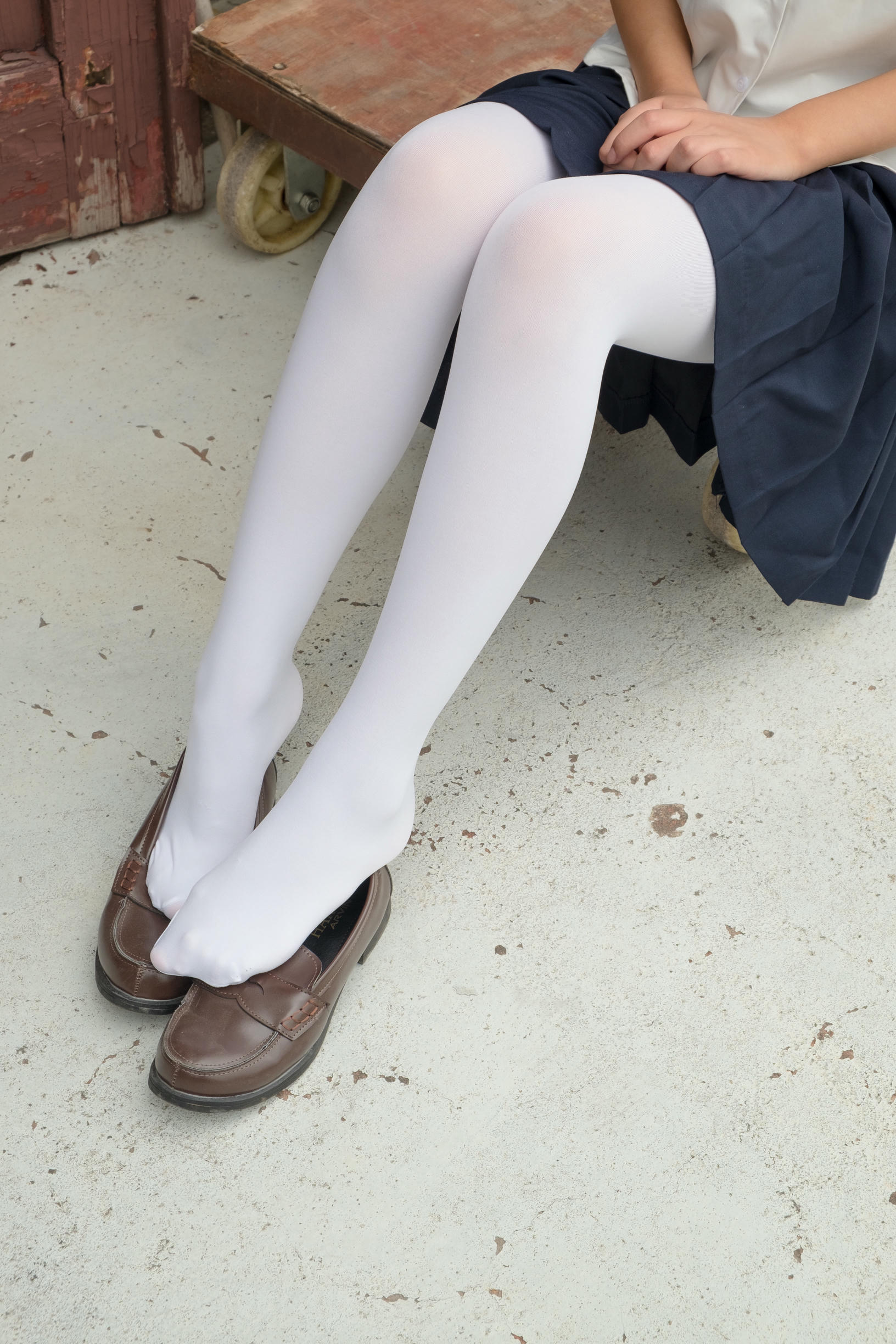 森萝财团 R15-034 户外白丝秀 [102P-696MB]_第3集