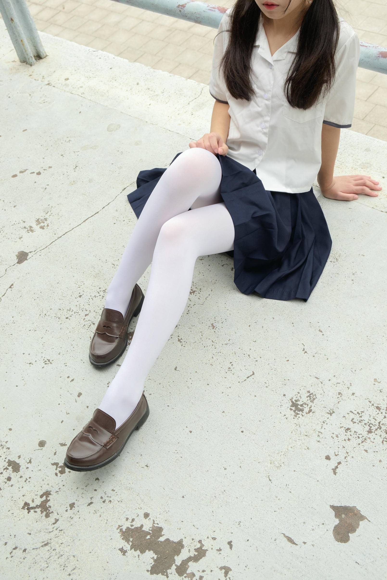 森萝财团 R15-034 户外白丝秀 [102P-696MB]_第1集