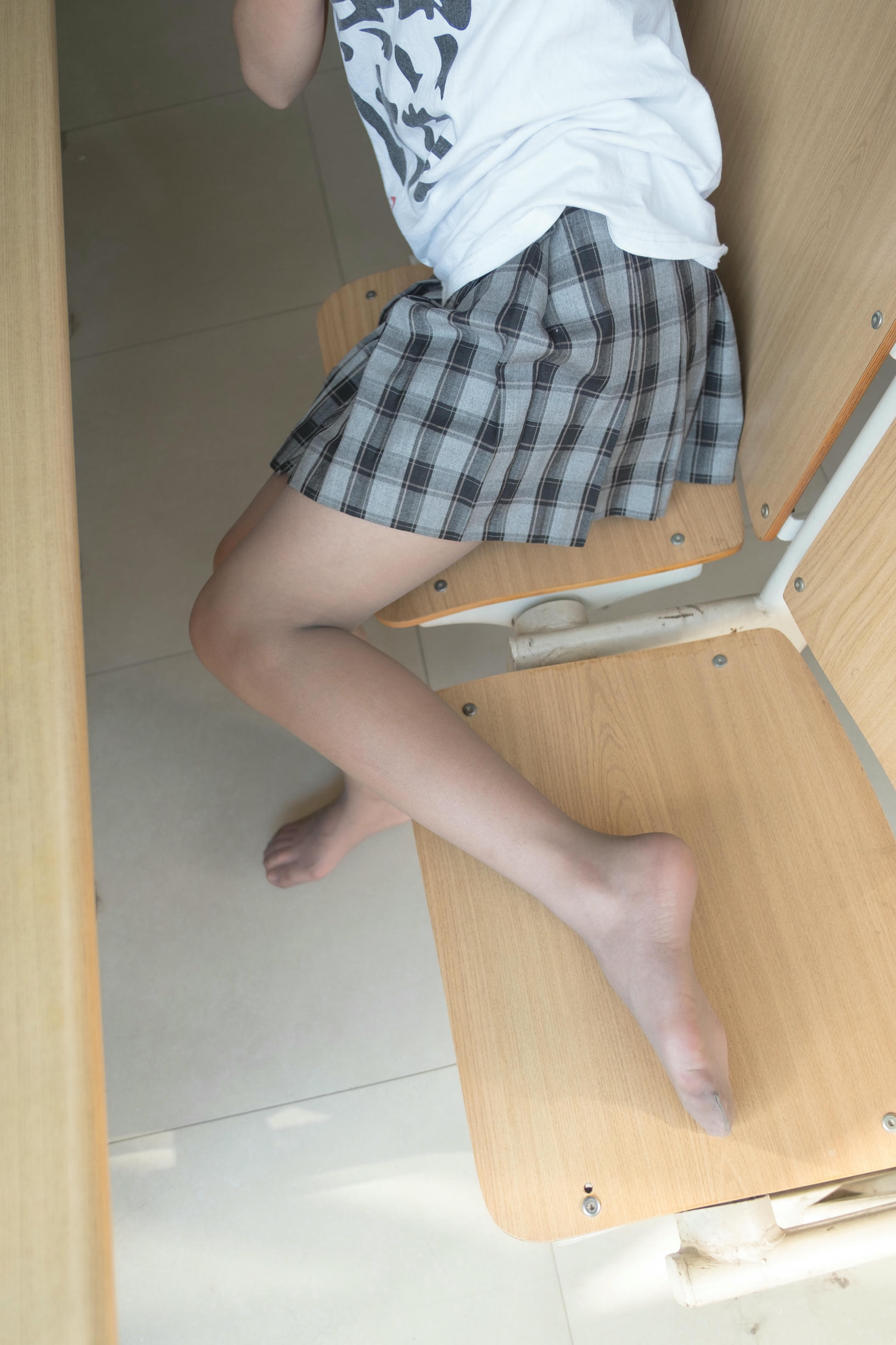 森萝财团 R15-037 教室灰丝美脚 [120P-702MB]_第4集