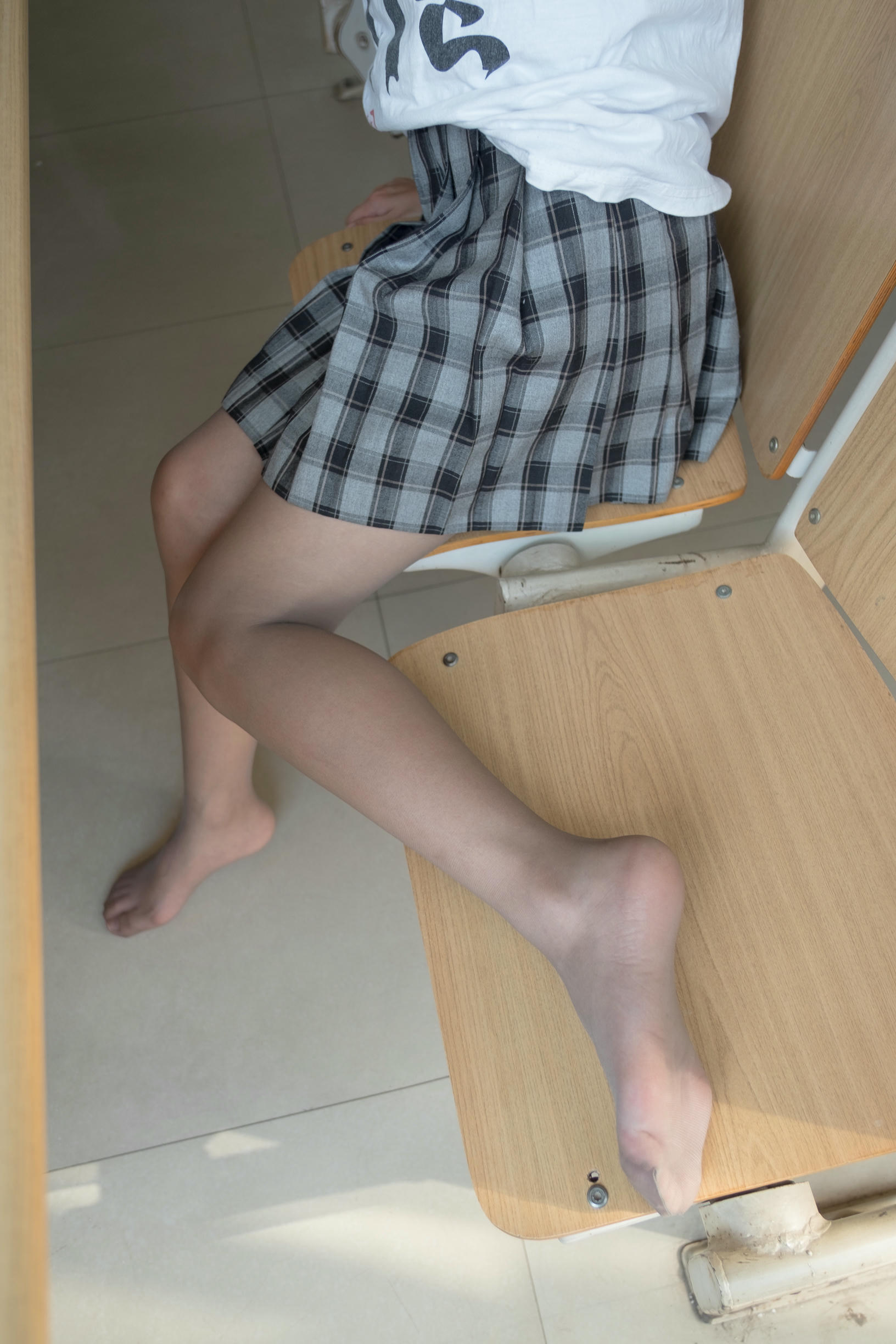 森萝财团 R15-037 教室灰丝美脚 [120P-702MB]_第4集