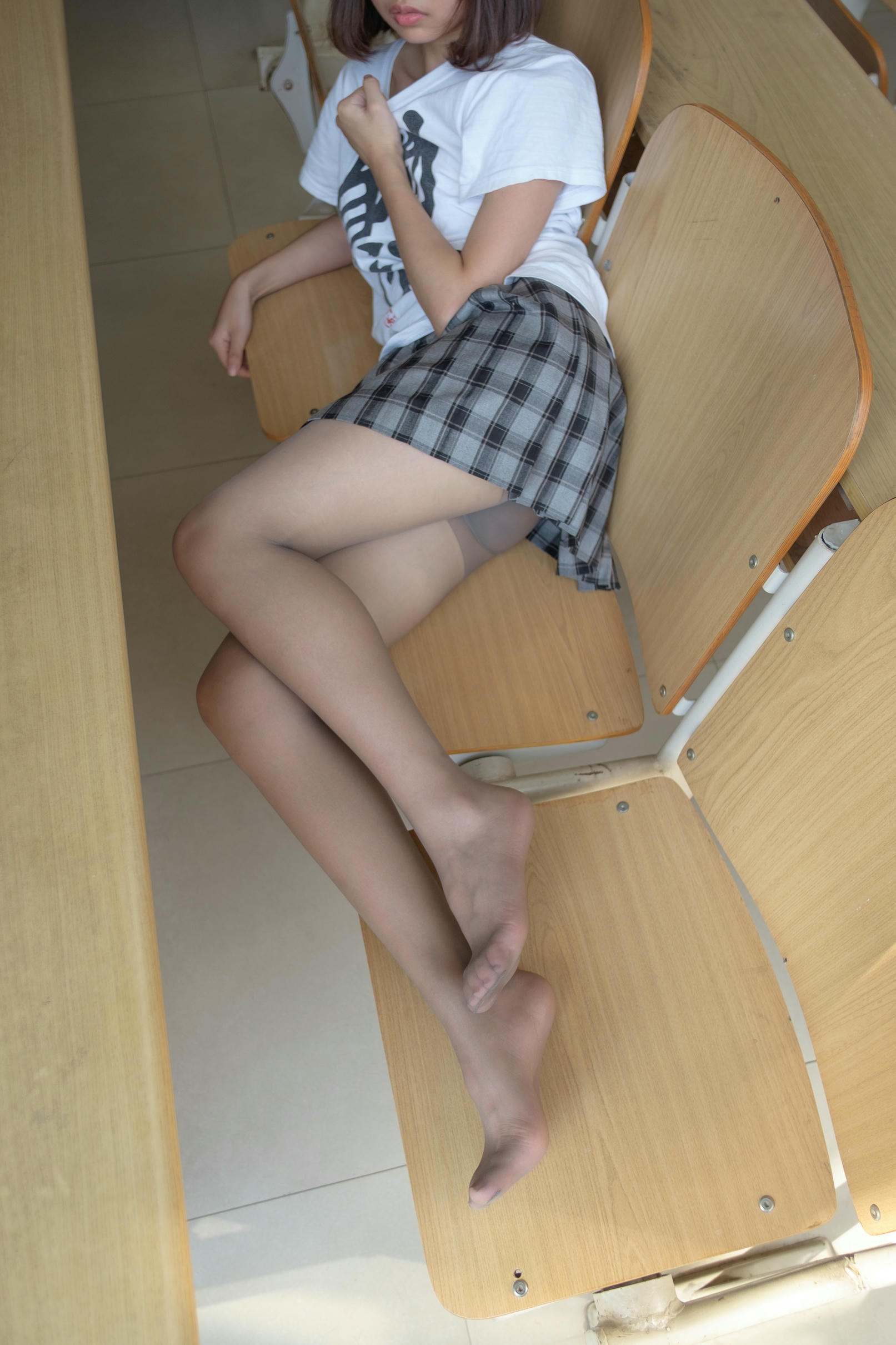 森萝财团 R15-037 教室灰丝美脚 [120P-702MB]_第5集