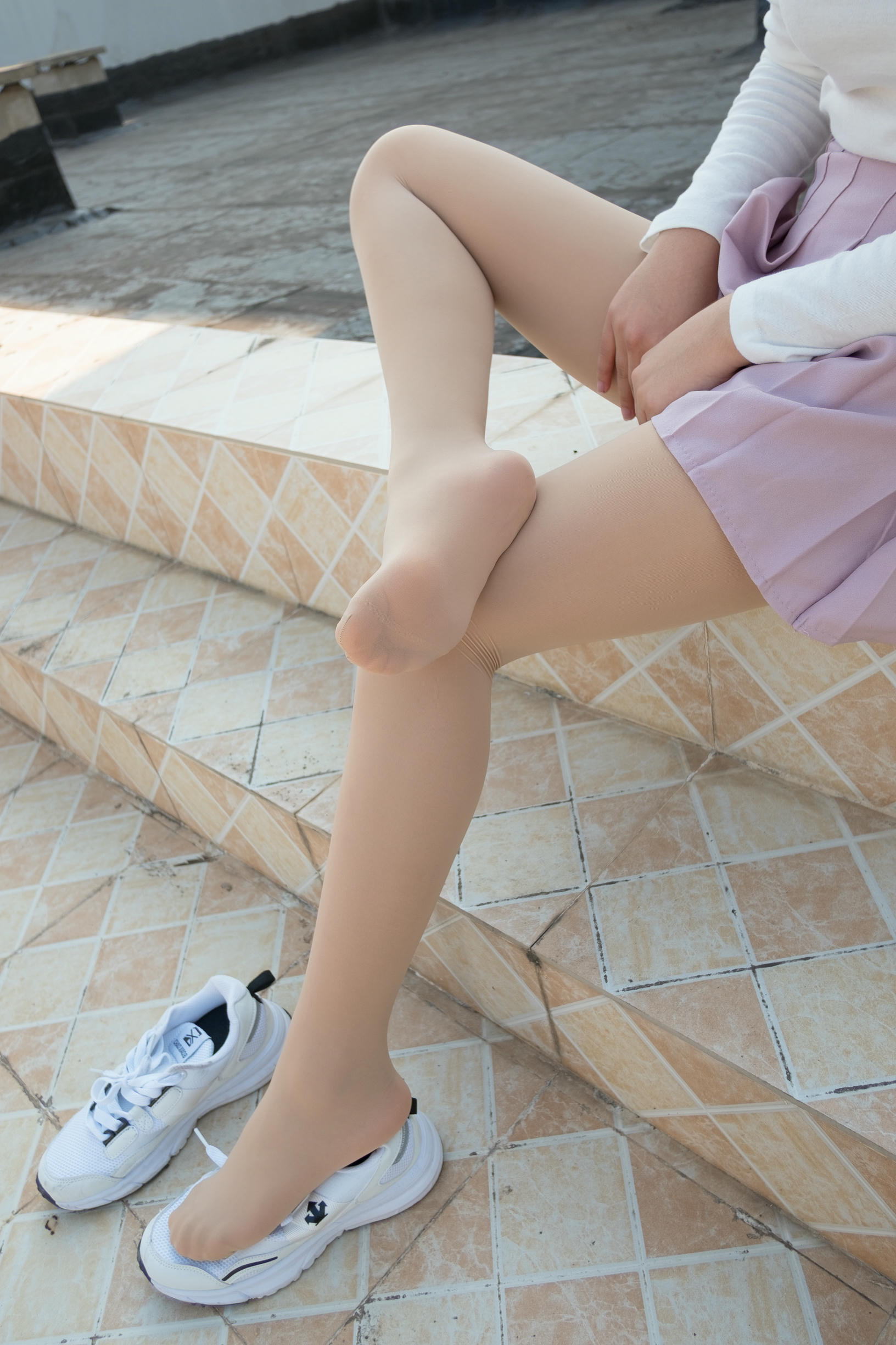 森萝财团 R15-038 肉丝大胸妹 [96P-606MB]_第1集