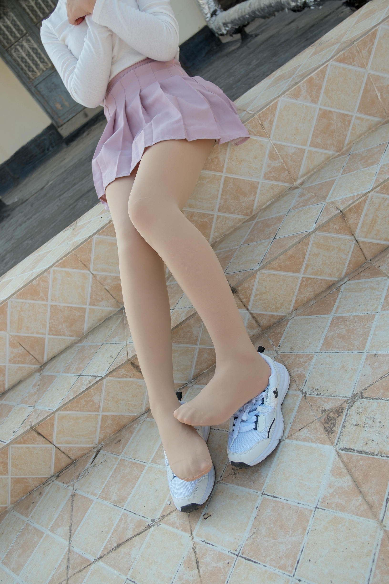 森萝财团 R15-038 肉丝大胸妹 [96P-606MB]_第3集