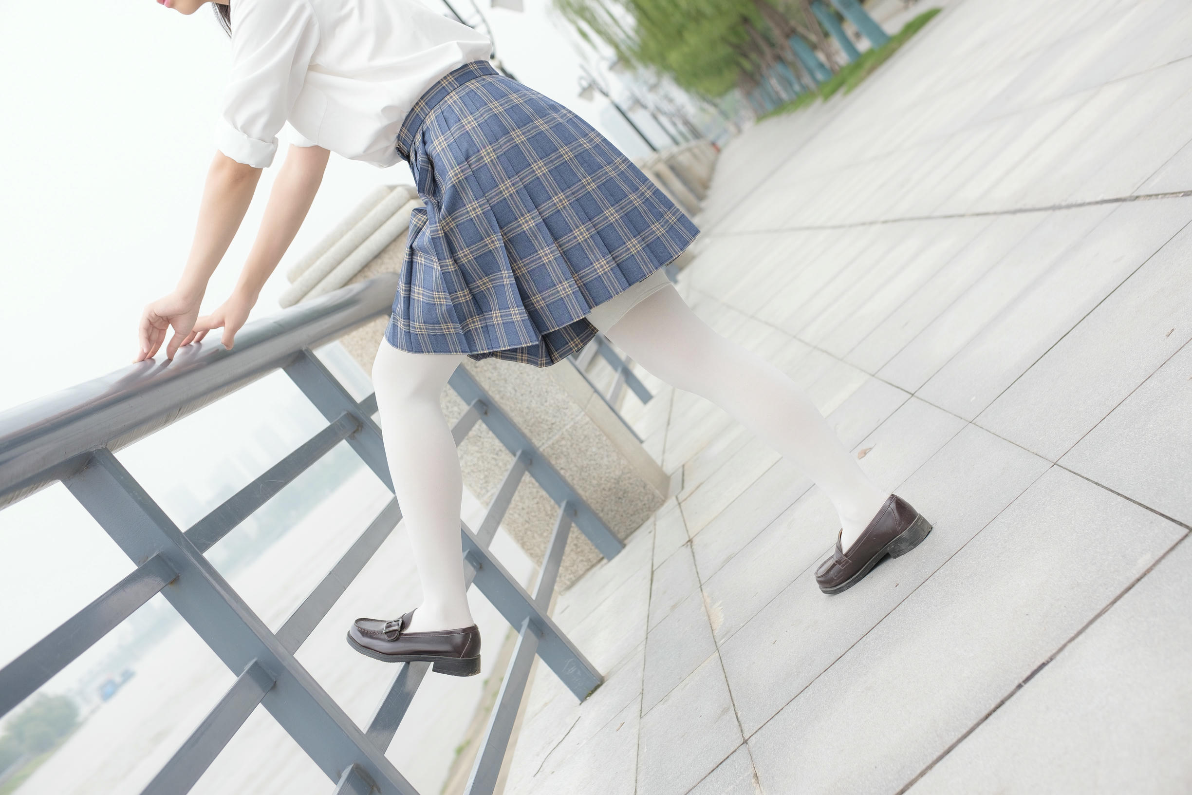 森萝财团 R15-039 百褶裙白丝美足 [88P-774MB]_第2集
