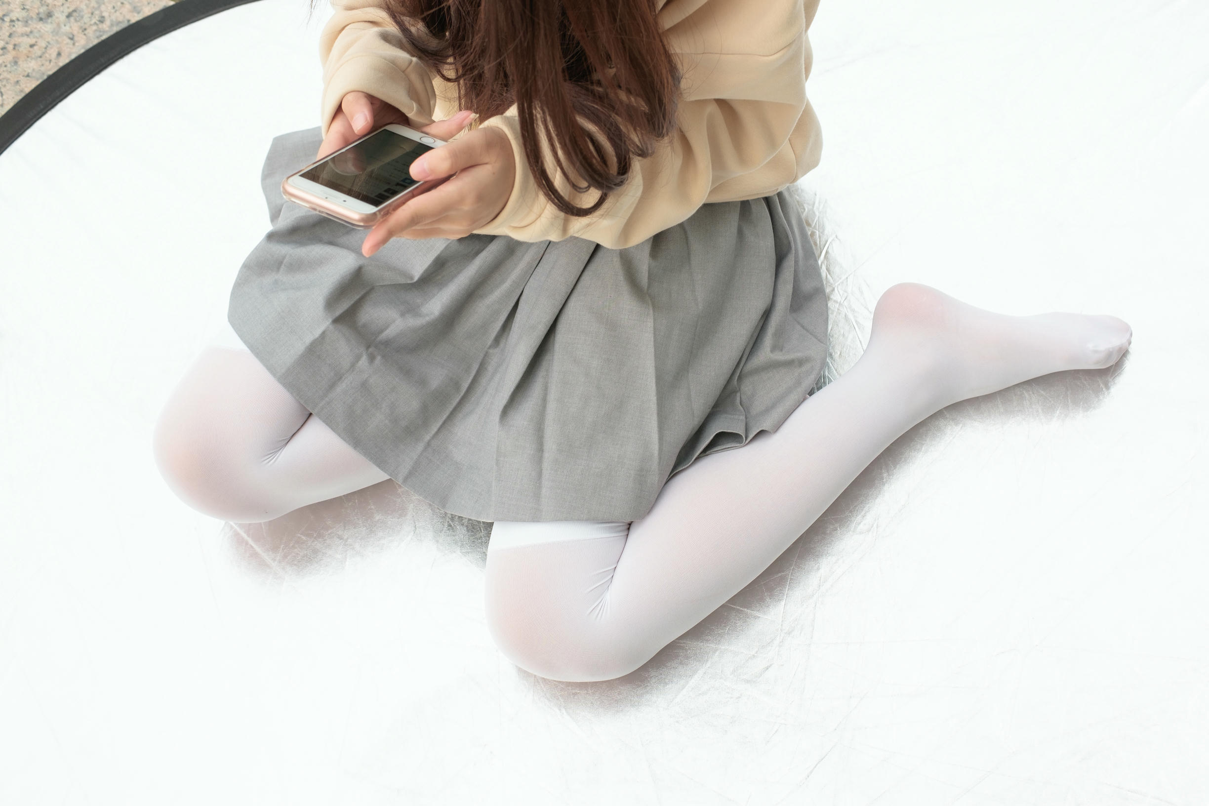 森萝财团 R15-040 户外白丝短裙 [131P-864MB]_第1集