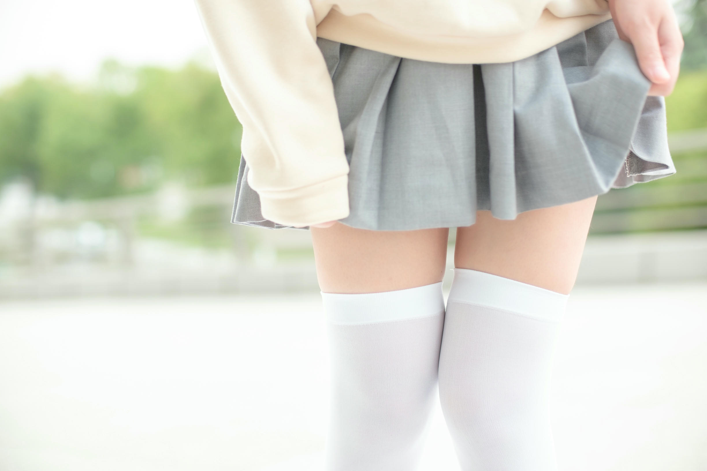 森萝财团 R15-040 户外白丝短裙 [131P-864MB]_第2集