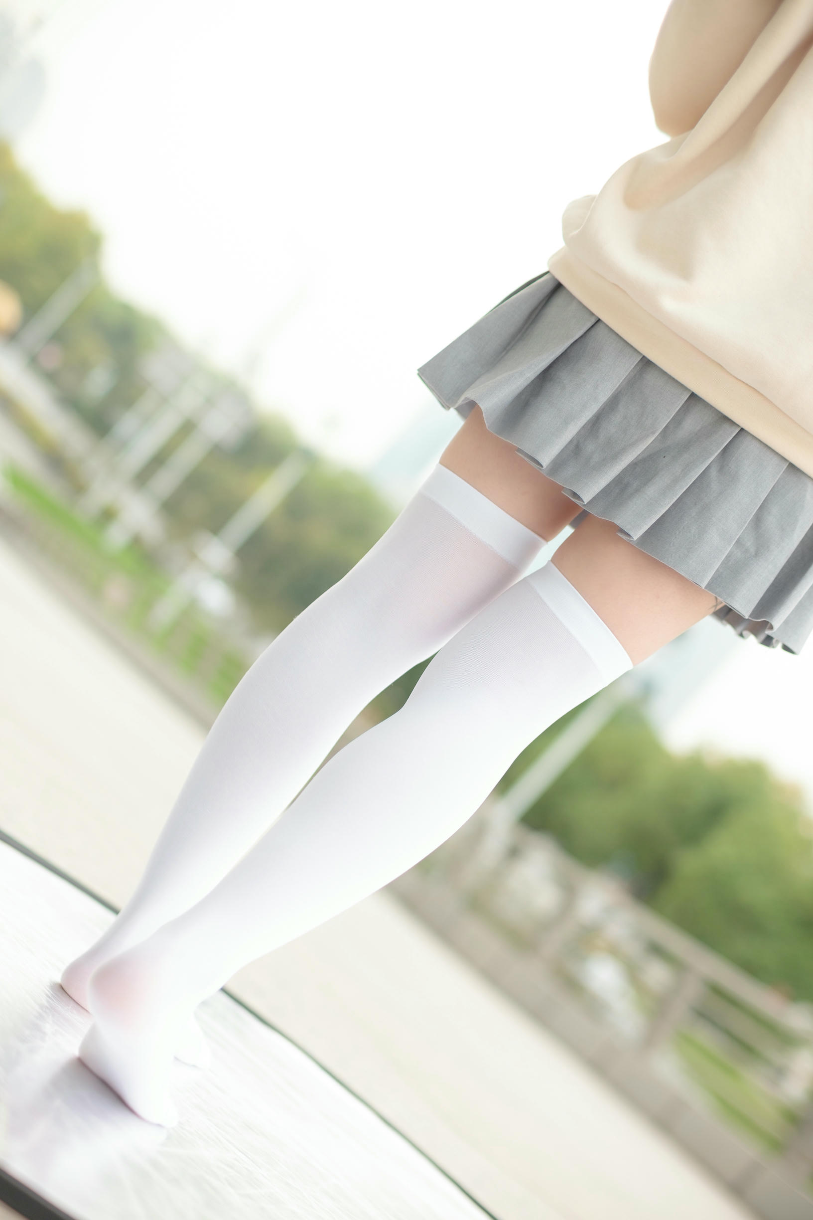 森萝财团 R15-040 户外白丝短裙 [131P-864MB]_第2集