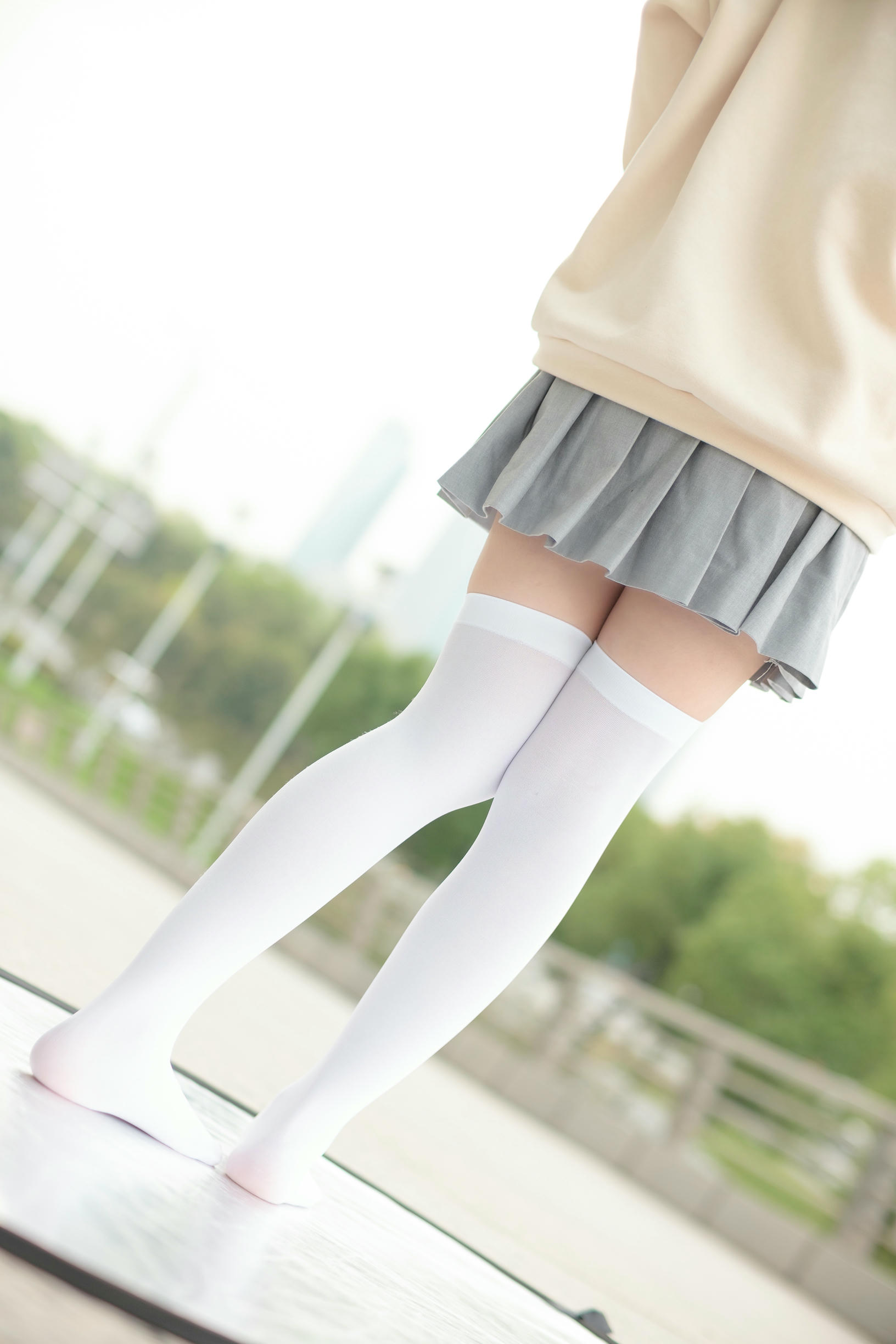 森萝财团 R15-040 户外白丝短裙 [131P-864MB]_第2集