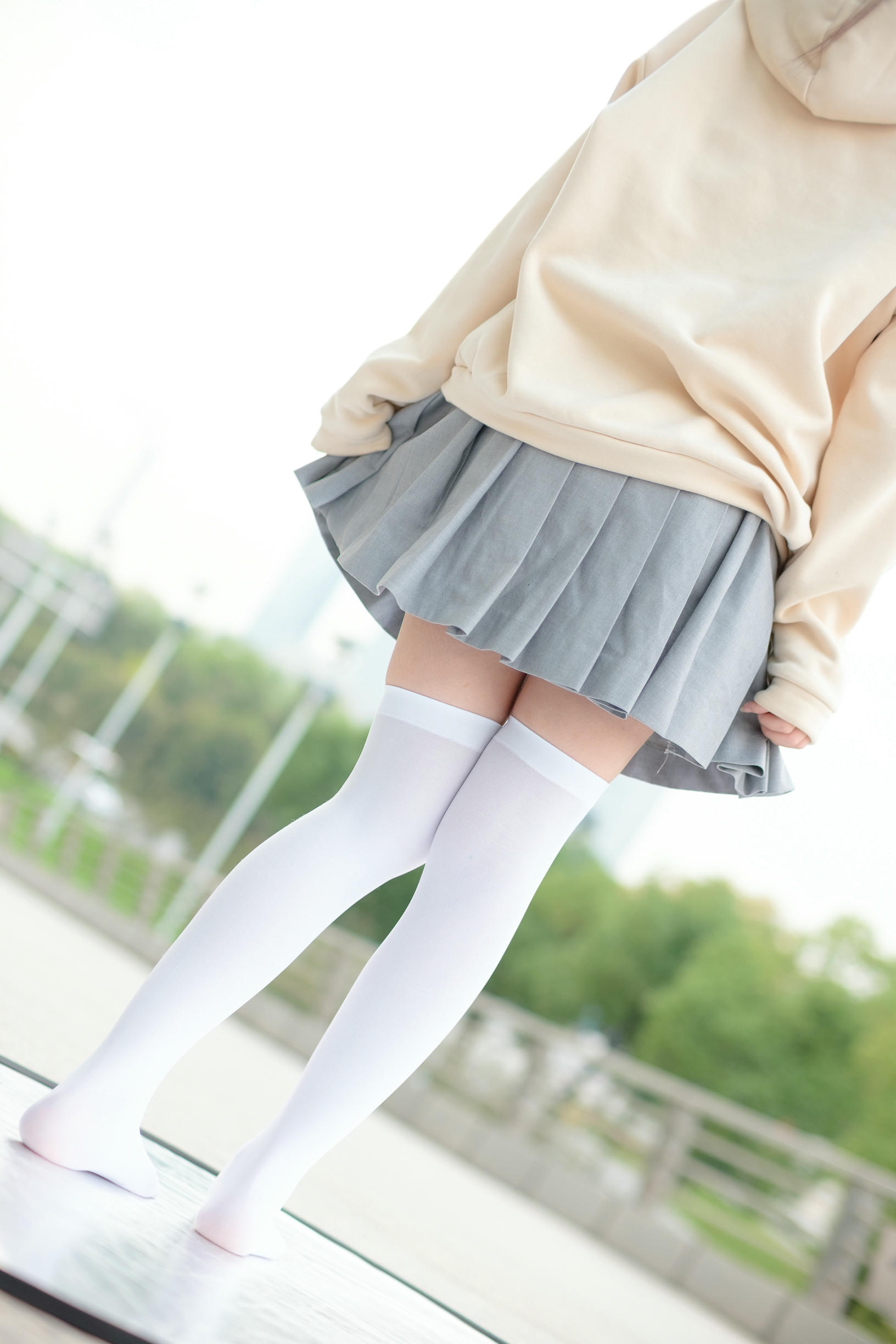 森萝财团 R15-040 户外白丝短裙 [131P-864MB]_第2集