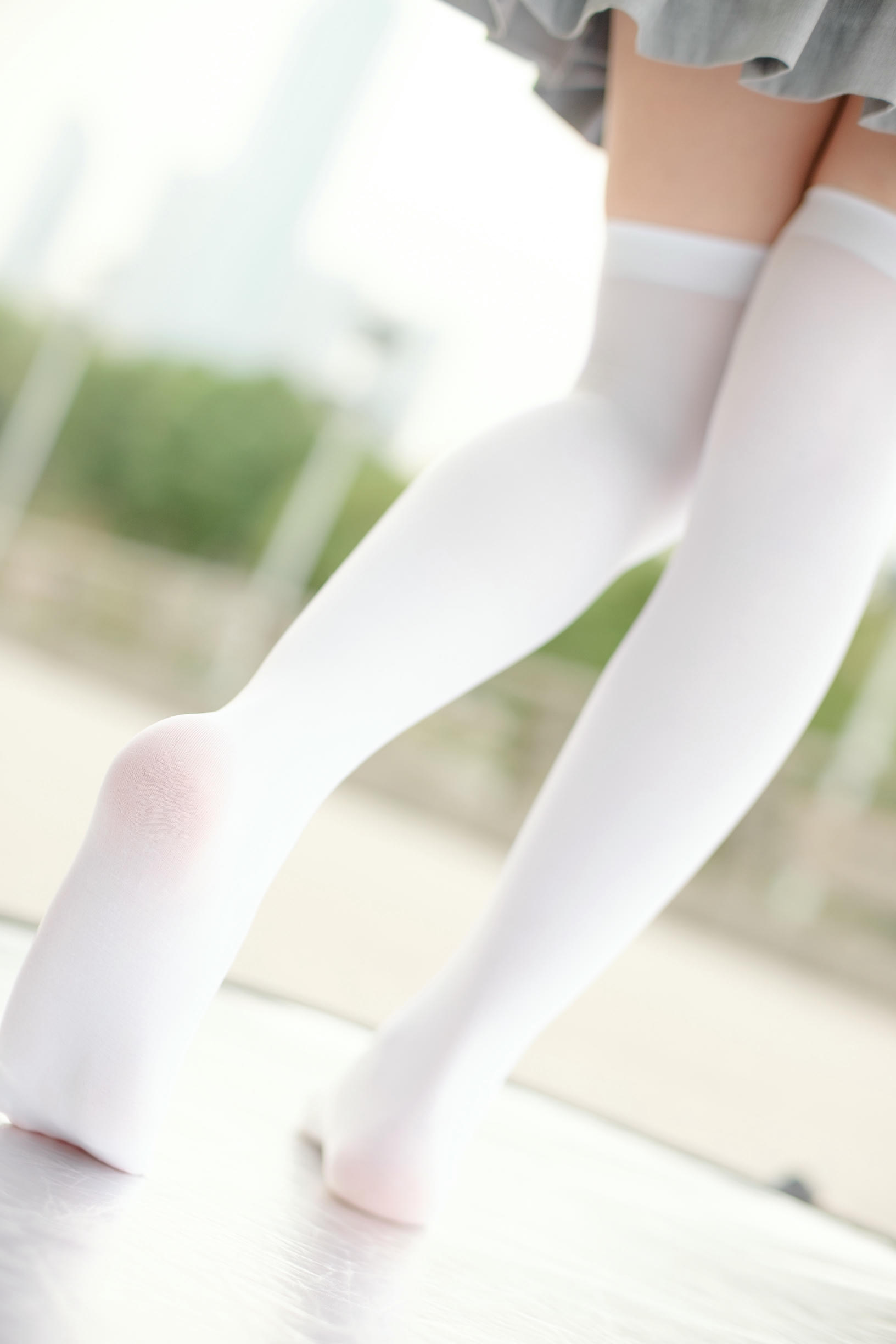 森萝财团 R15-040 户外白丝短裙 [131P-864MB]_第2集