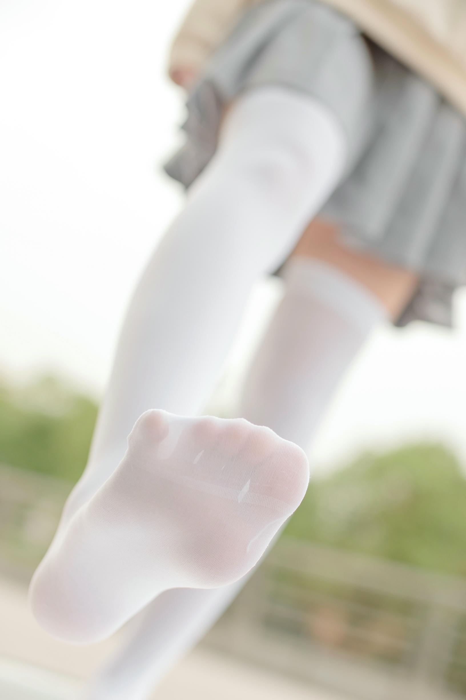 森萝财团 R15-040 户外白丝短裙 [131P-864MB]_第2集