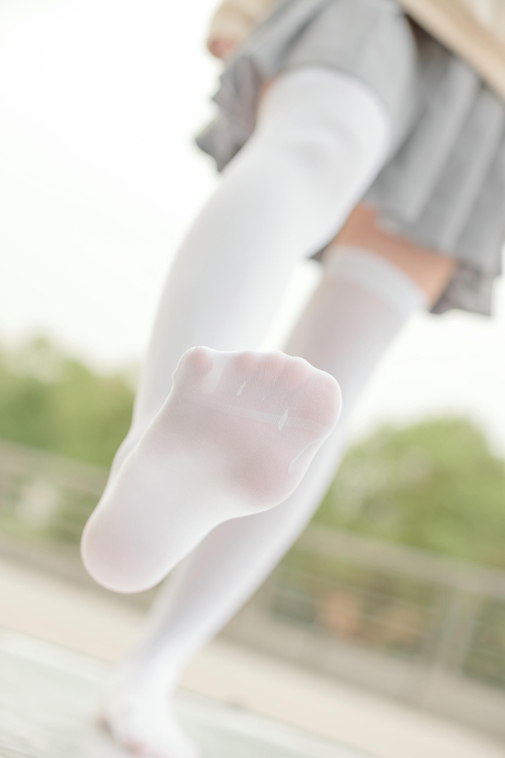 森萝财团 R15-040 户外白丝短裙 [131P-864MB]_第2集
