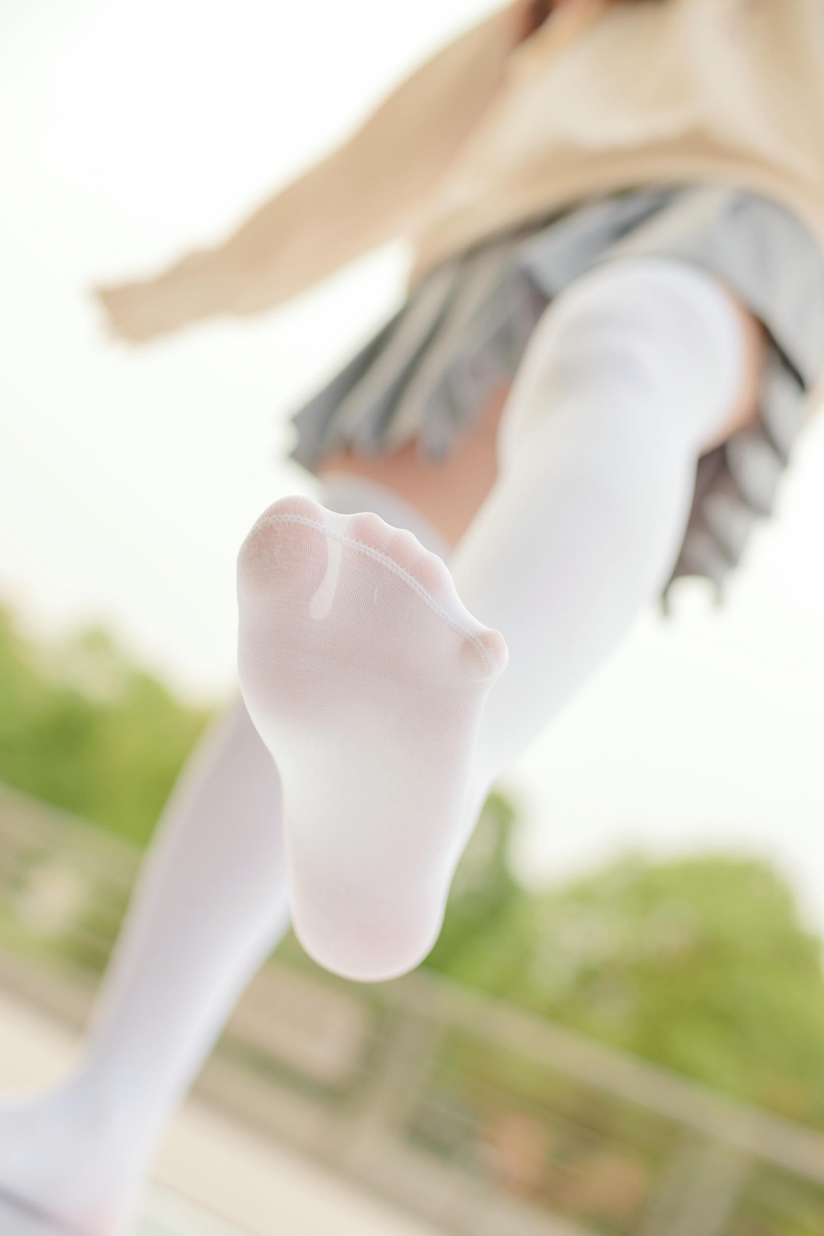 森萝财团 R15-040 户外白丝短裙 [131P-864MB]_第2集