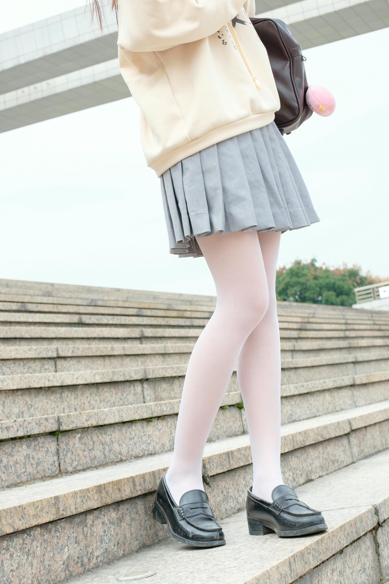 森萝财团 R15-040 户外白丝短裙 [131P-864MB]_第5集