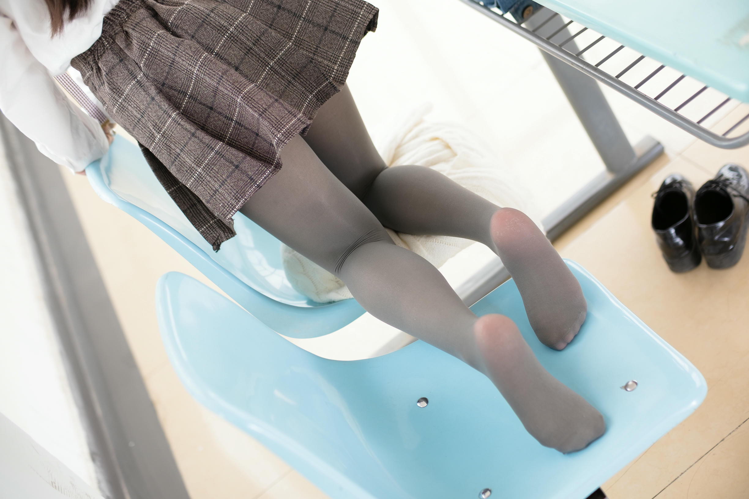 森萝财团 R15-042 灰丝学妹 [96P-552MB]_第2集