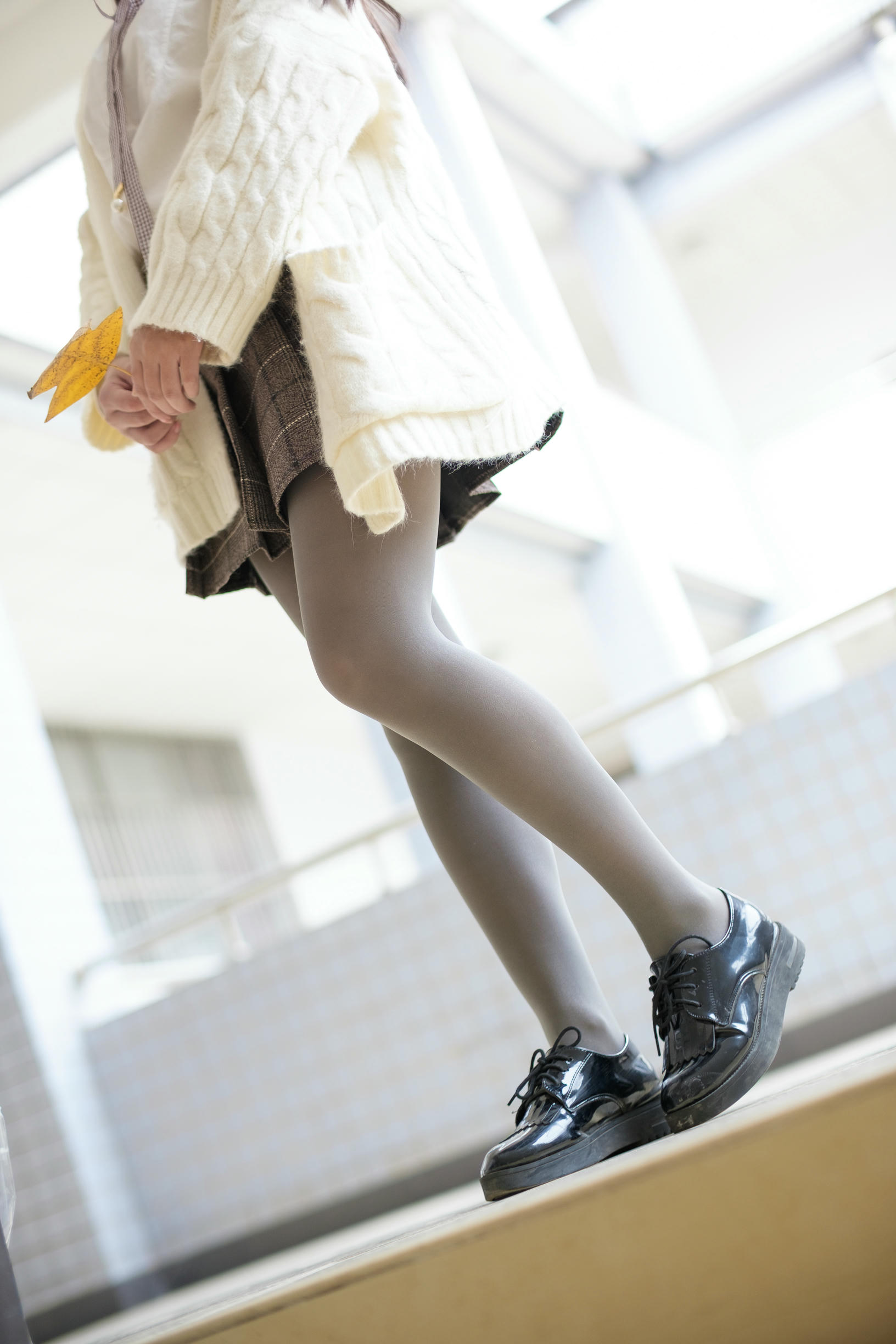 森萝财团 R15-042 灰丝学妹 [96P-552MB]_第4集