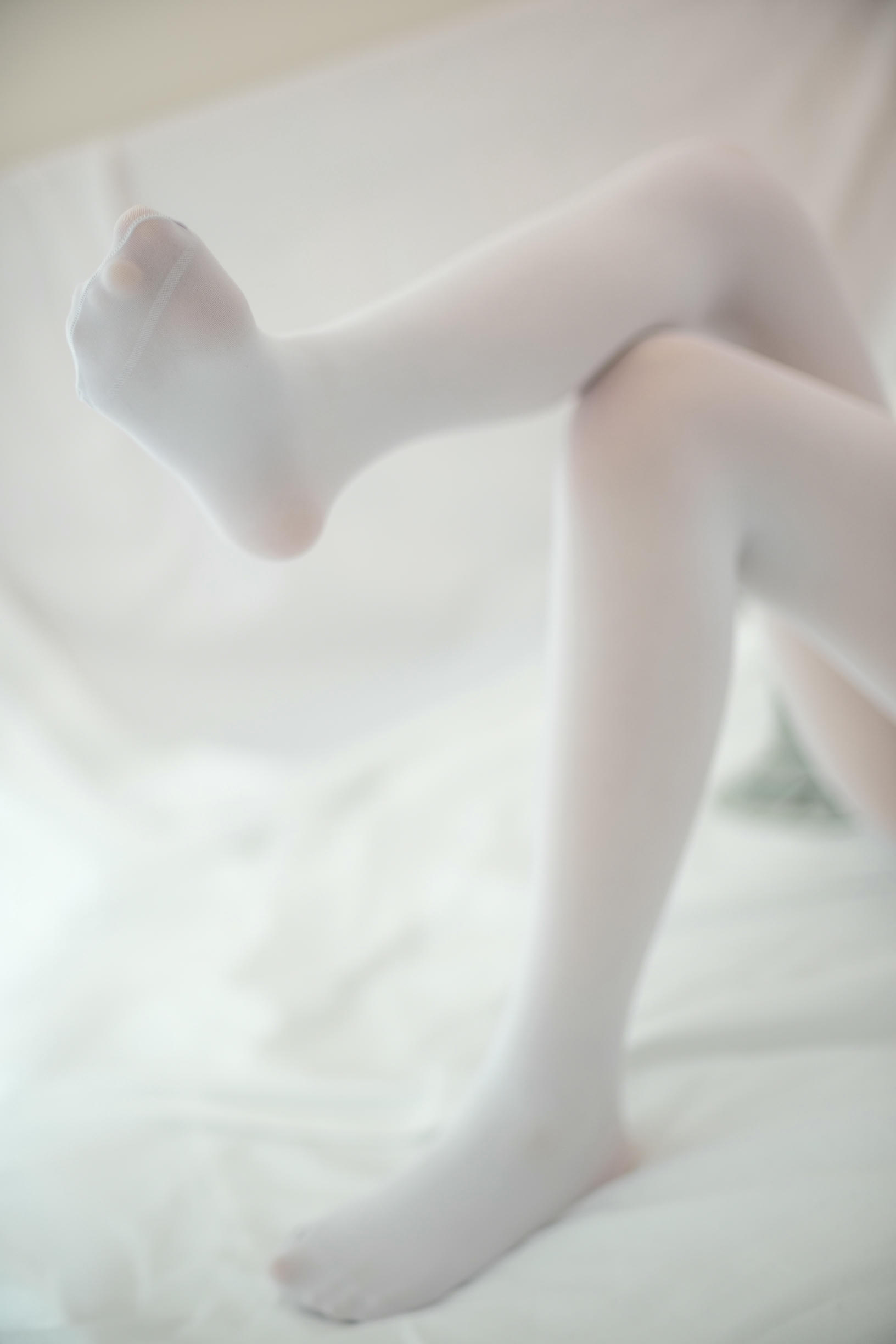 森萝财团 R15-046 薄丝美足 [110P-466MB]_第1集