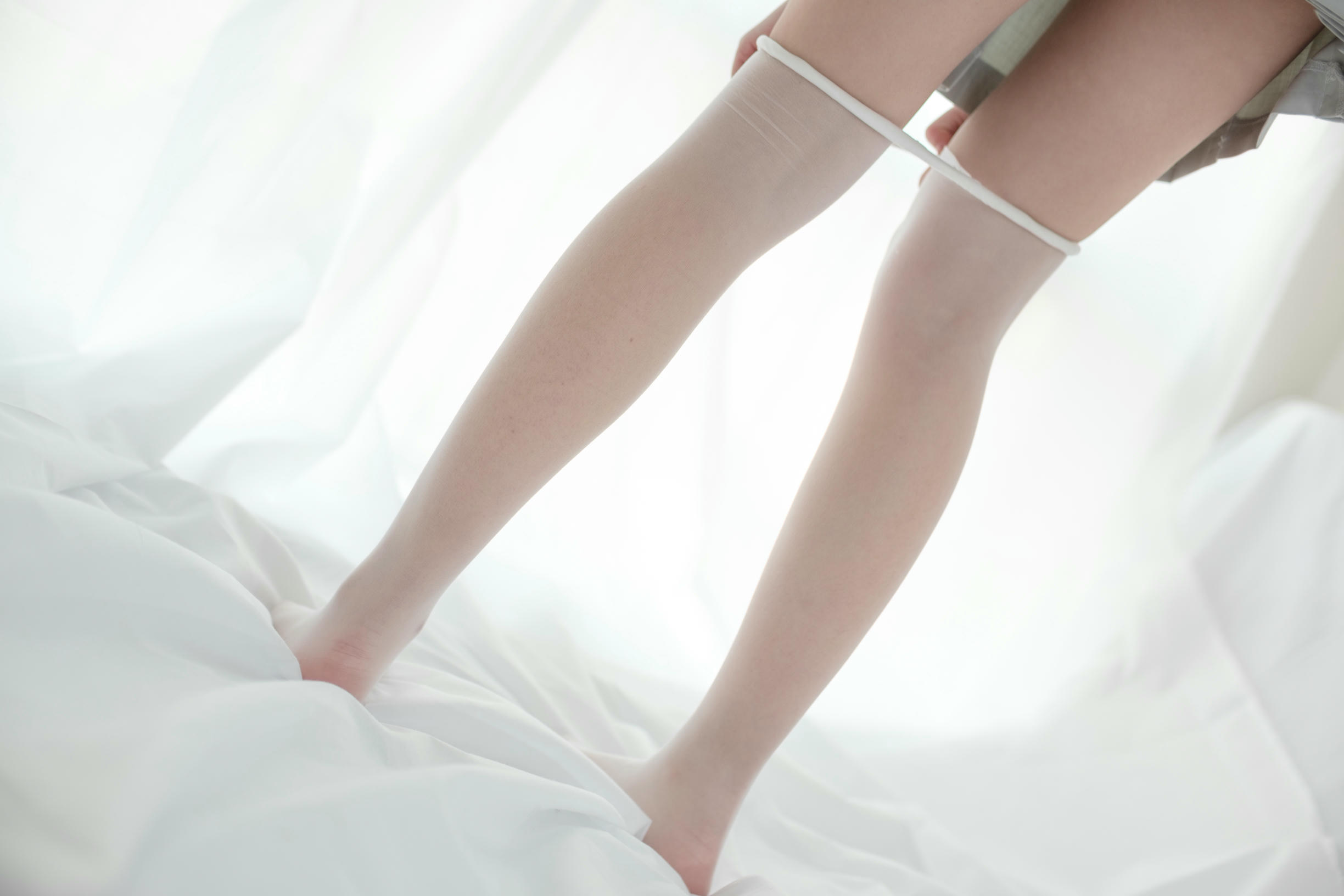 森萝财团 R15-046 薄丝美足 [110P-466MB]_第1集