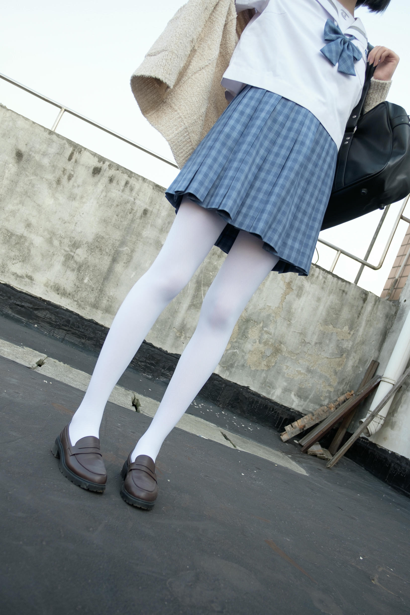 森萝财团 SSR-001 天台上的白丝 [74P-493MB]_第1集