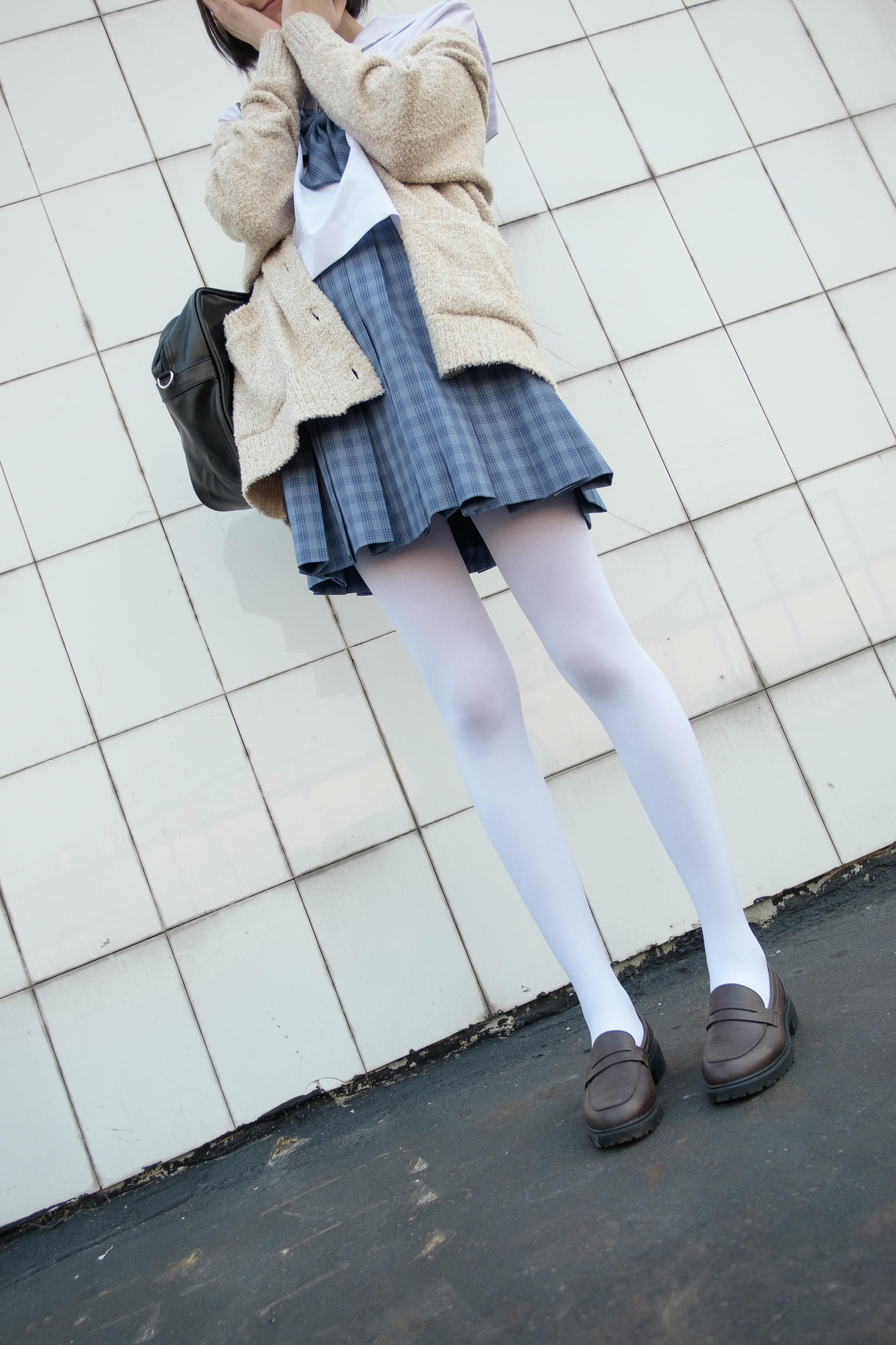 森萝财团 SSR-001 天台上的白丝 [74P-493MB]_第1集