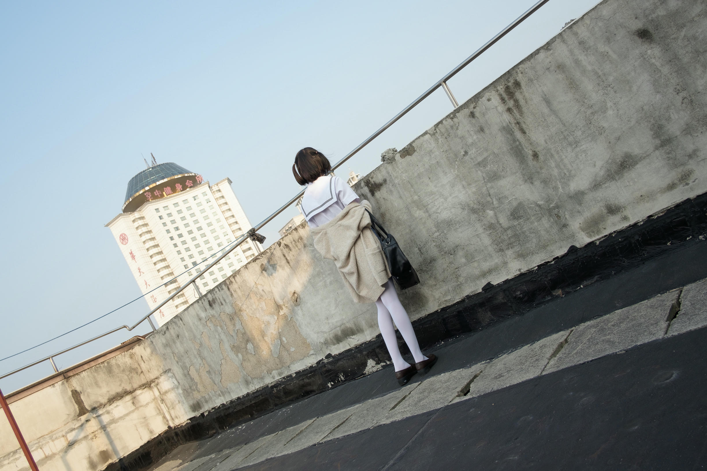 森萝财团 SSR-001 天台上的白丝 [74P-493MB]_第1集
